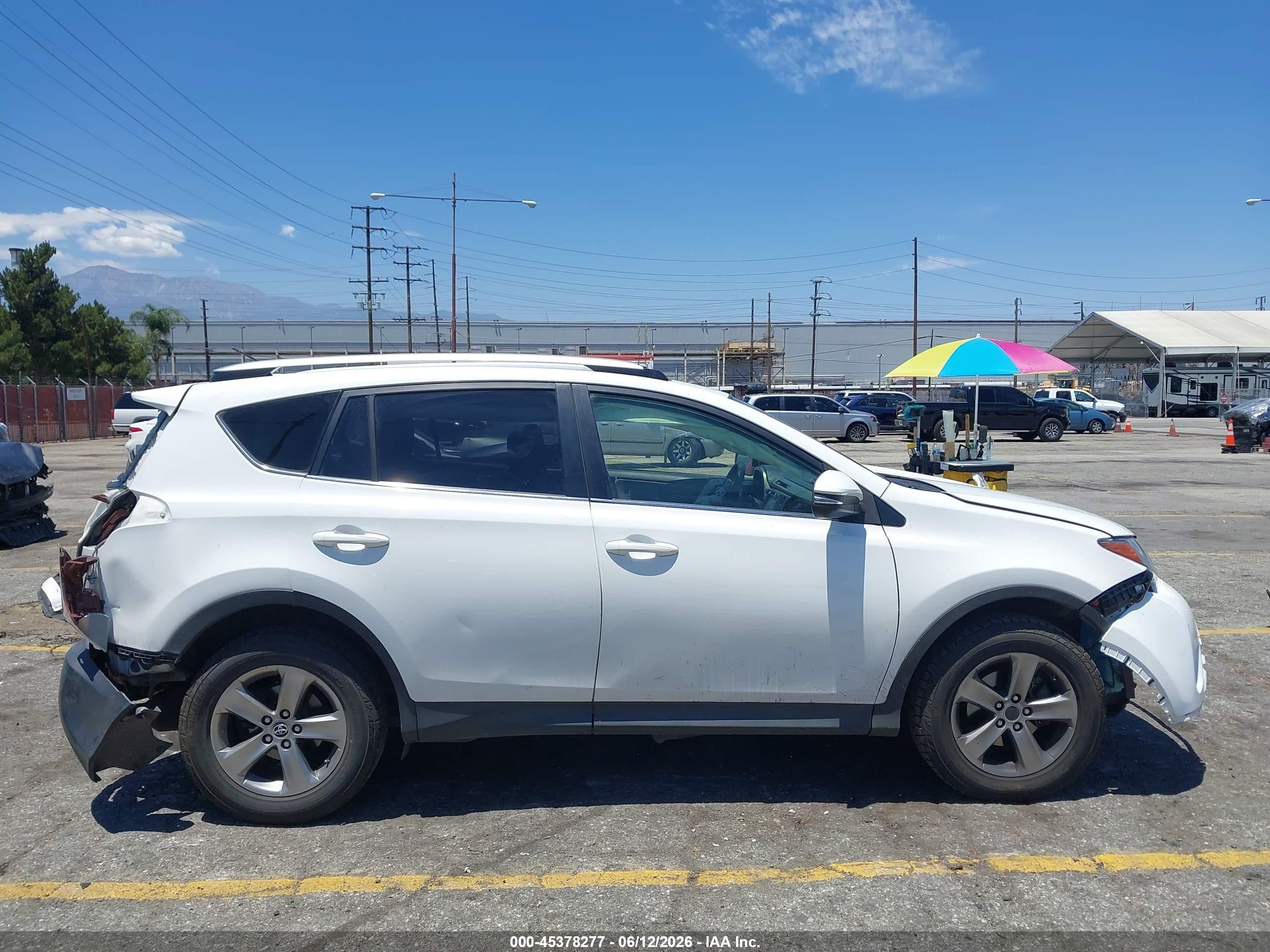 2015 Toyota Rav4 Xle White vin: JTMRFREVXFD155297