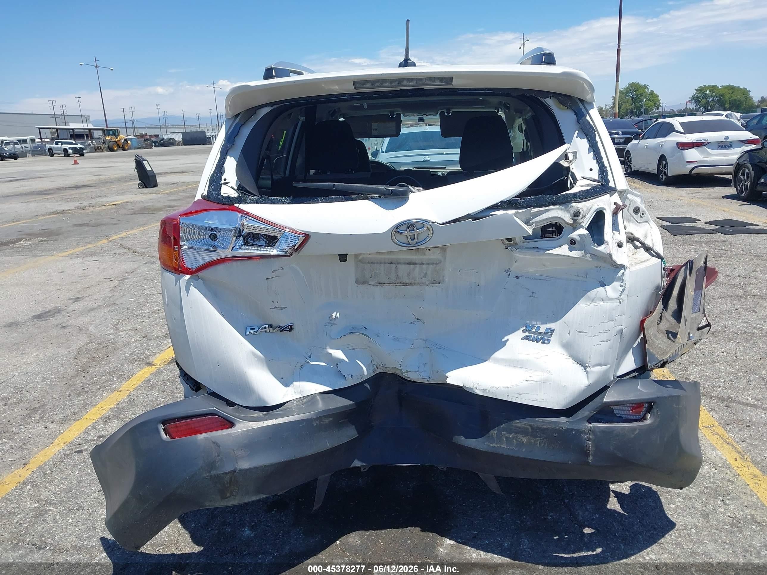 2015 Toyota Rav4 Xle White vin: JTMRFREVXFD155297