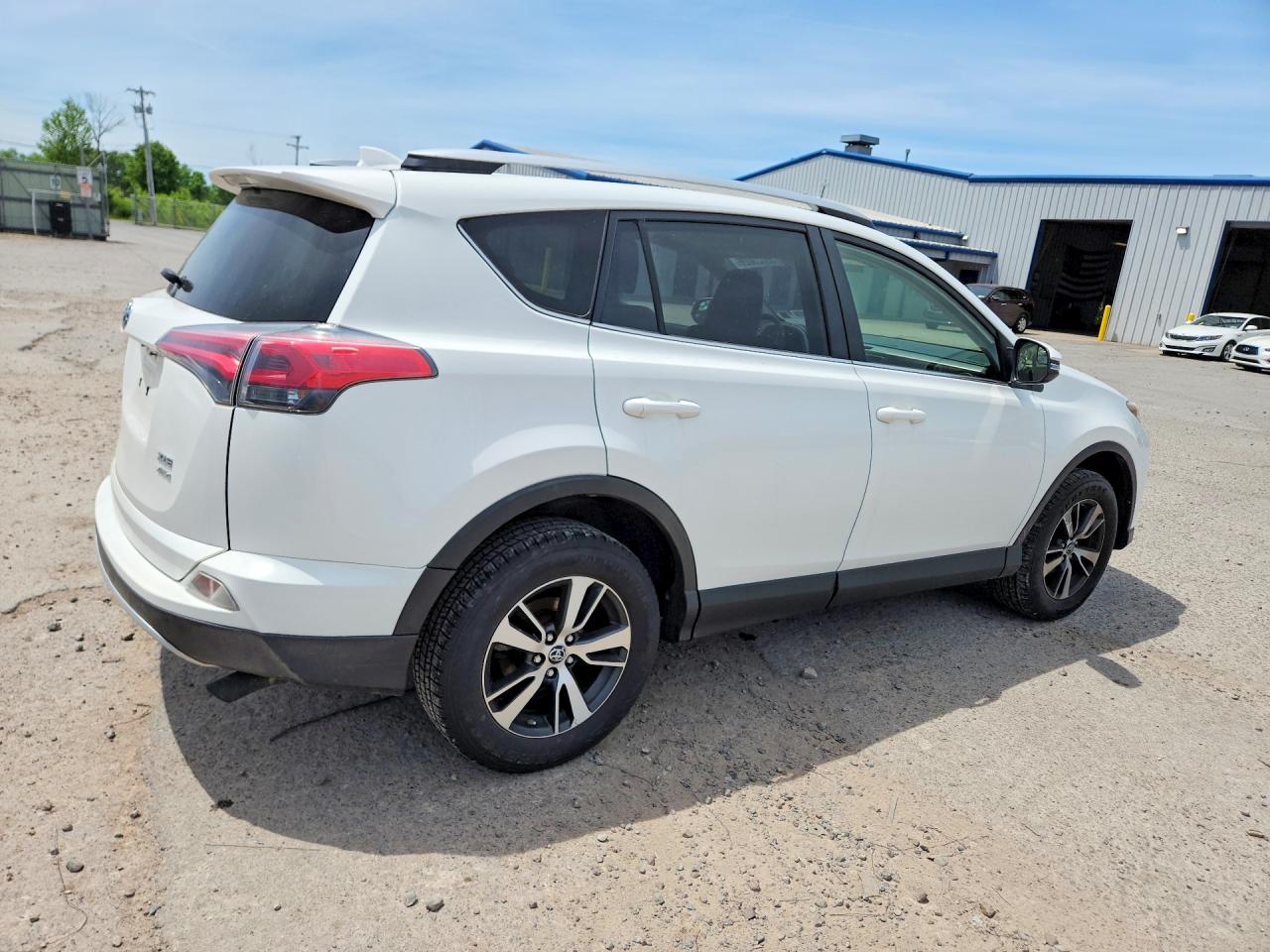 2016 Toyota Rav4 Xle Белый vin: JTMRFREVXGJ103736
