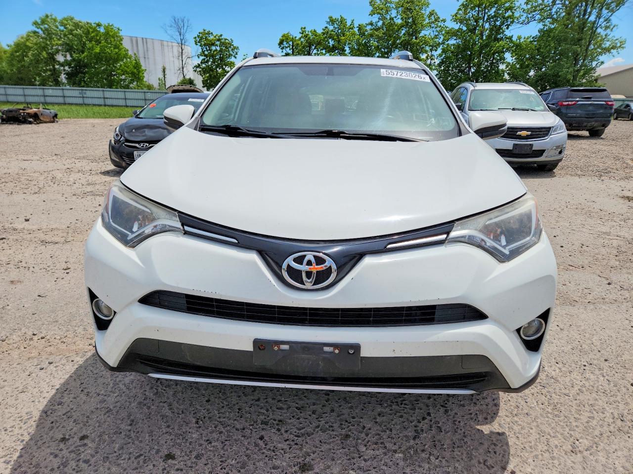 2016 Toyota Rav4 Xle Белый vin: JTMRFREVXGJ103736