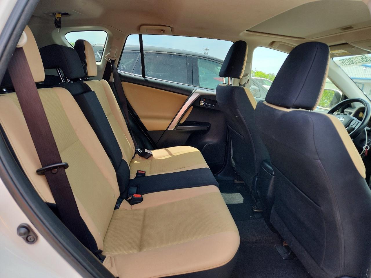 2016 Toyota Rav4 Xle Белый vin: JTMRFREVXGJ103736