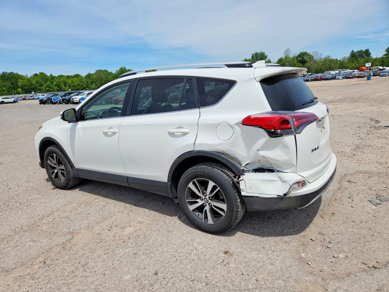 2016 Toyota Rav4 Xle Белый vin: JTMRFREVXGJ103736