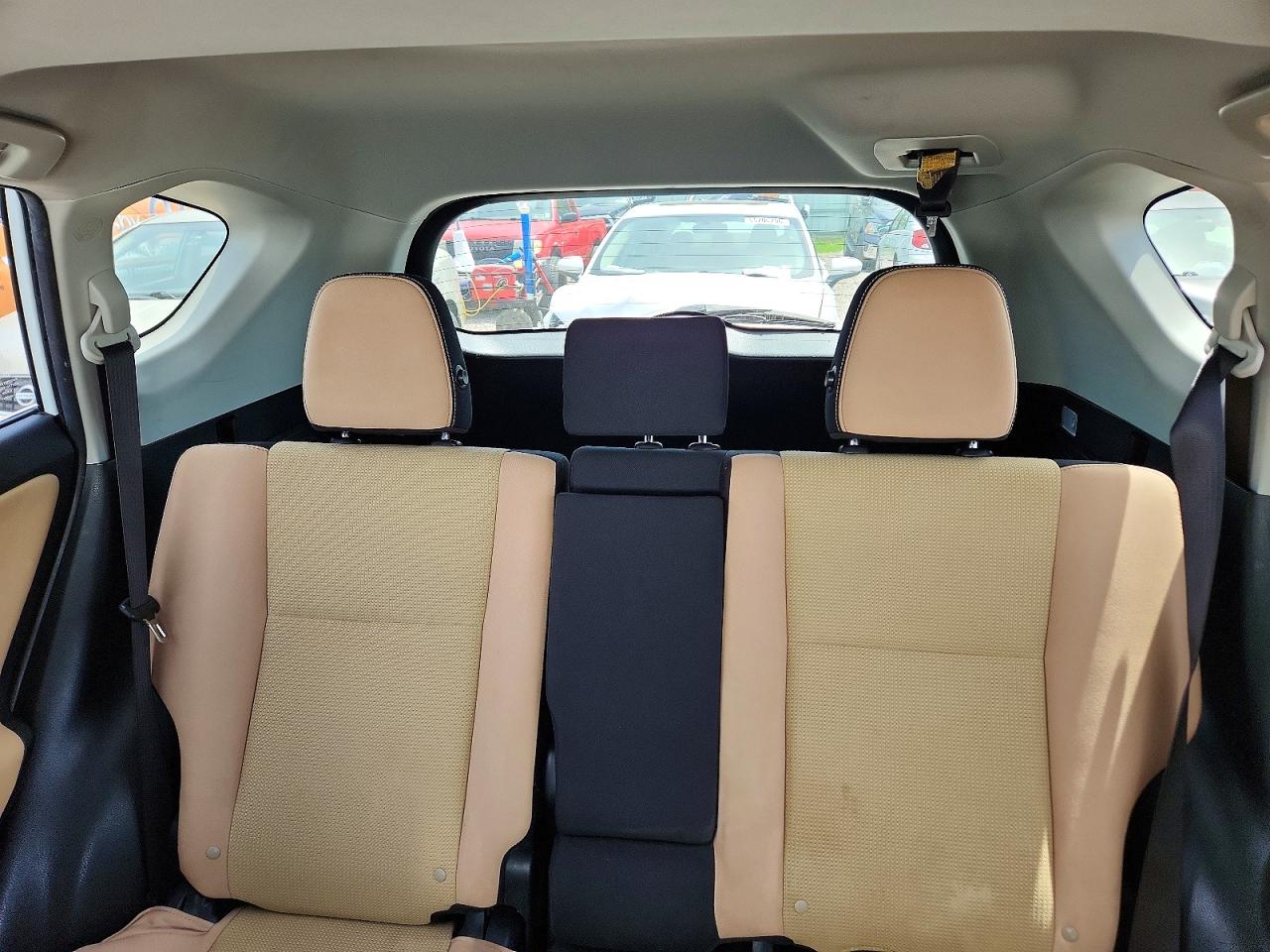 2016 Toyota Rav4 Xle Белый vin: JTMRFREVXGJ103736