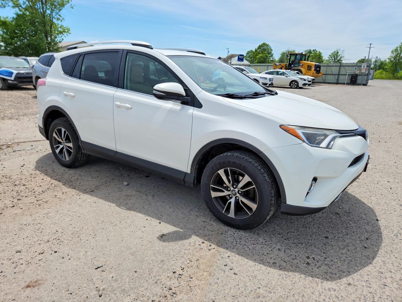 2016 Toyota Rav4 Xle Белый vin: JTMRFREVXGJ103736