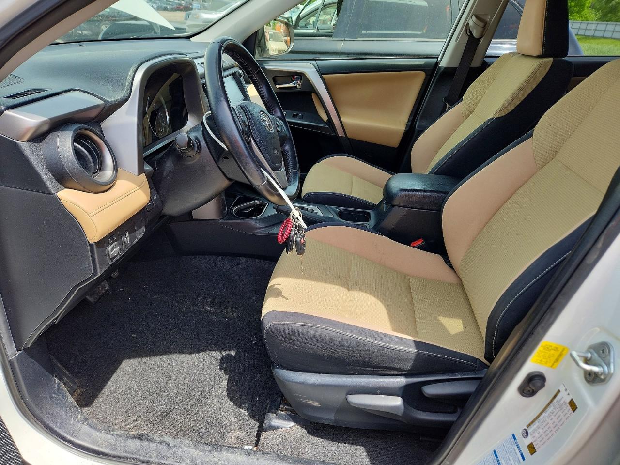2016 Toyota Rav4 Xle Белый vin: JTMRFREVXGJ103736