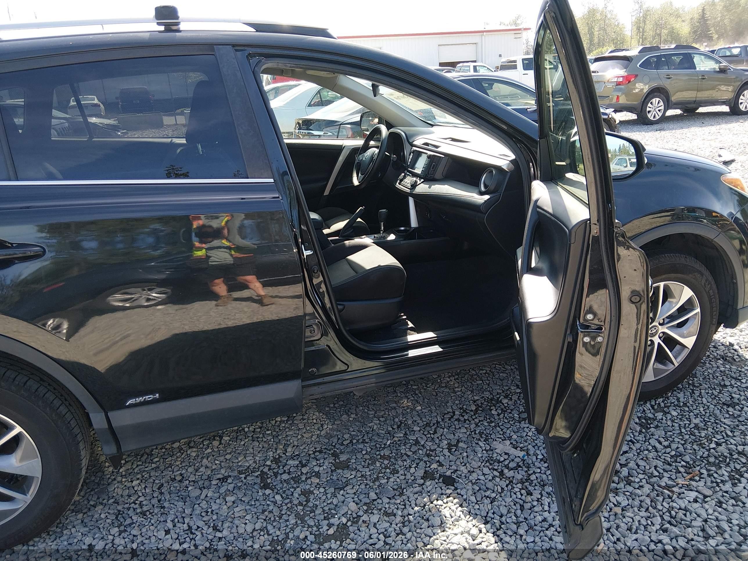 2017 Toyota Rav4 Hybrid Xle Black vin: JTMRJREV0HD125128