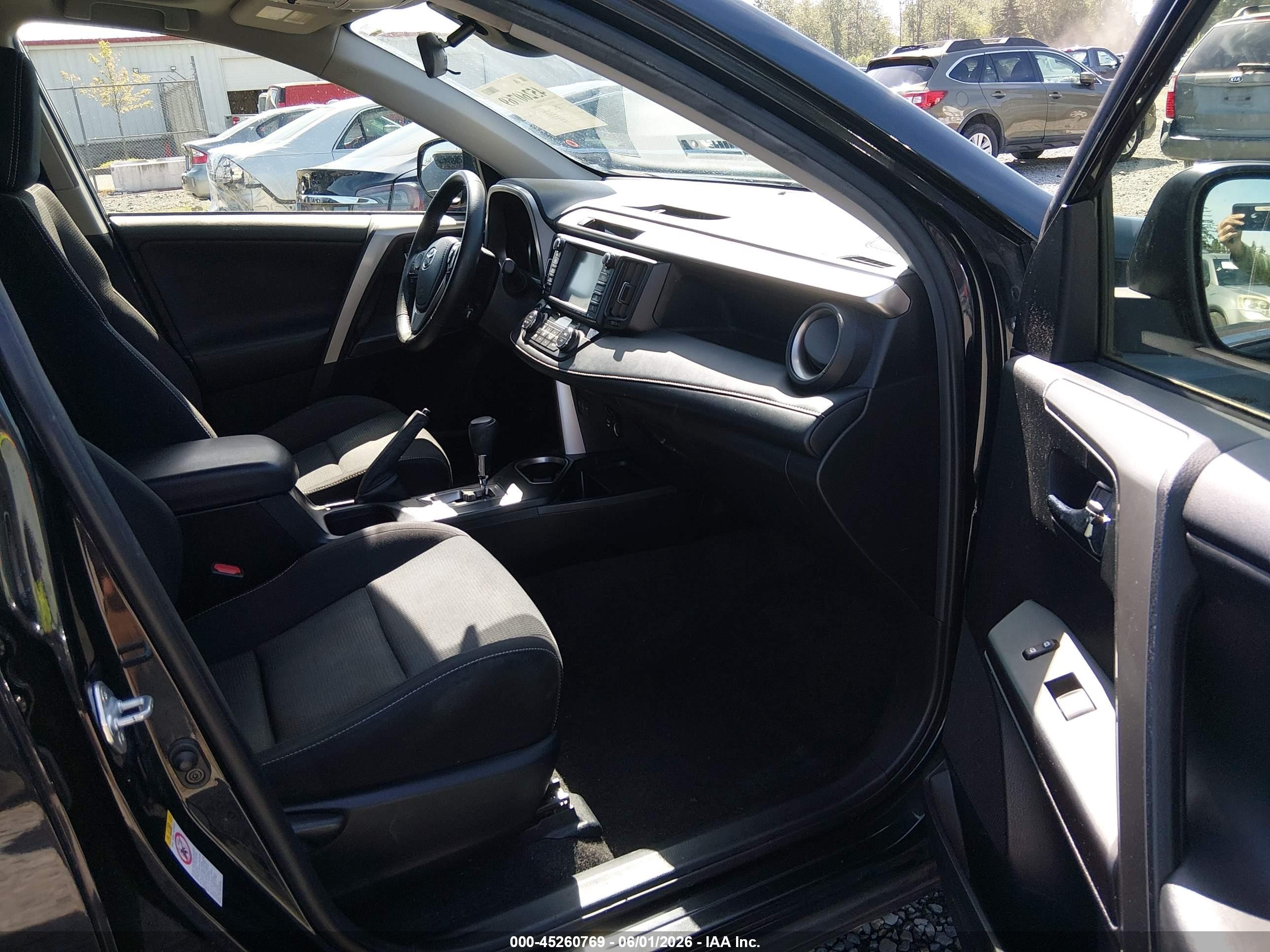 2017 Toyota Rav4 Hybrid Xle Black vin: JTMRJREV0HD125128