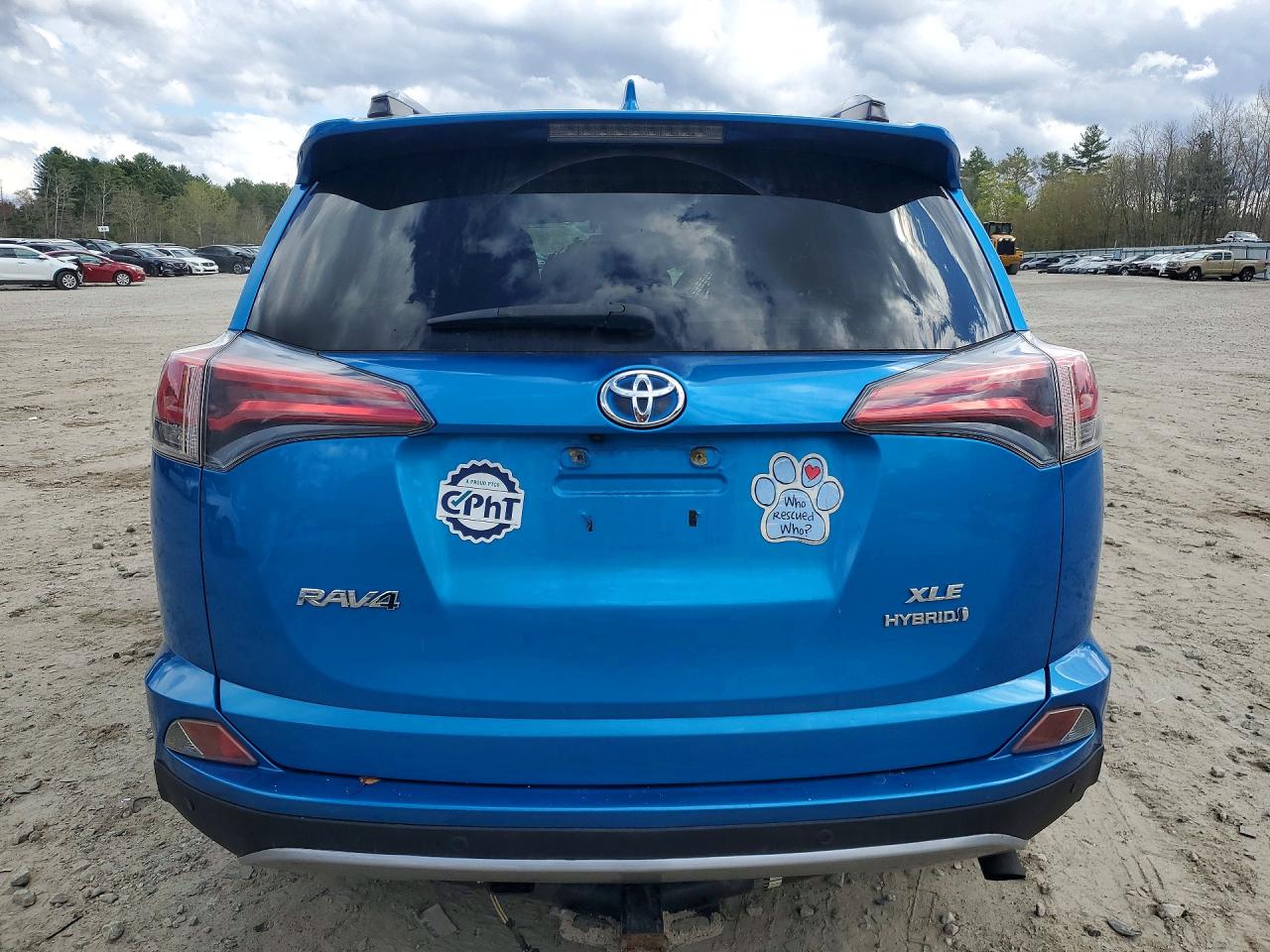 2017 Toyota Rav4 Hybrid Xle Blue vin: JTMRJREV2HD064624