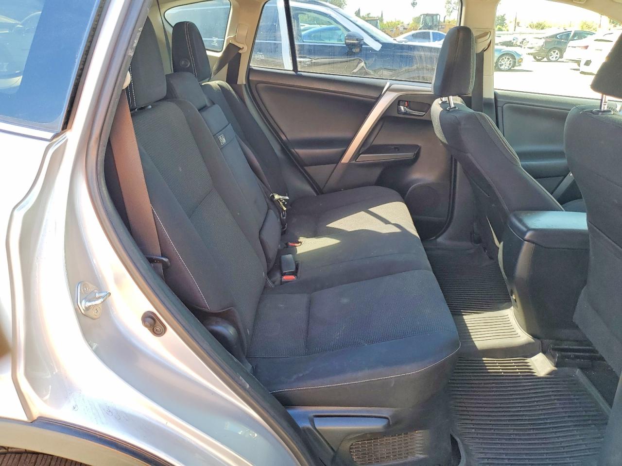 2016 Toyota Rav4 Hybrid Xle Silver vin: JTMRJREV7GD005633