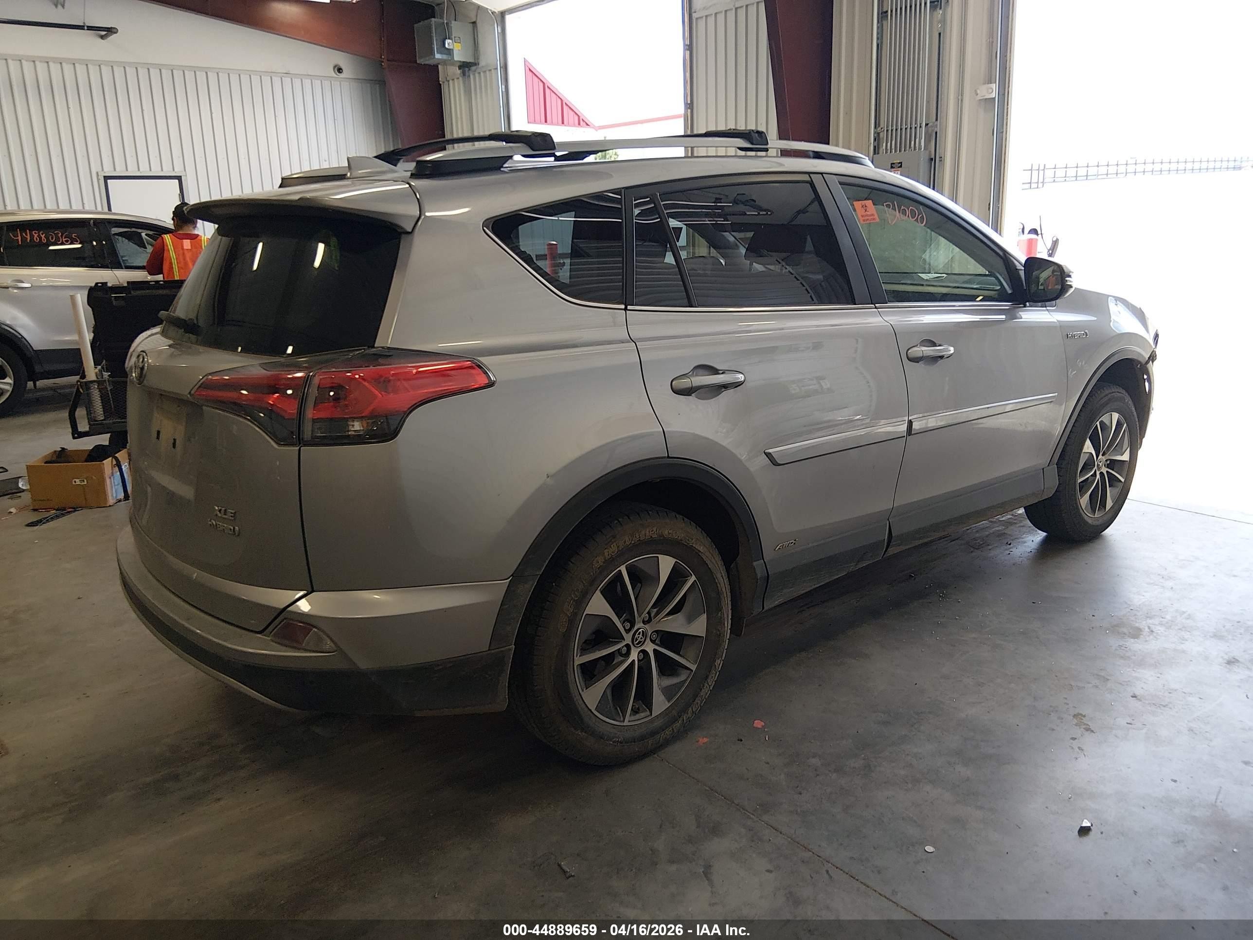 2018 Toyota Rav4 Hybrid Xle Silver vin: JTMRJREV7JD210733