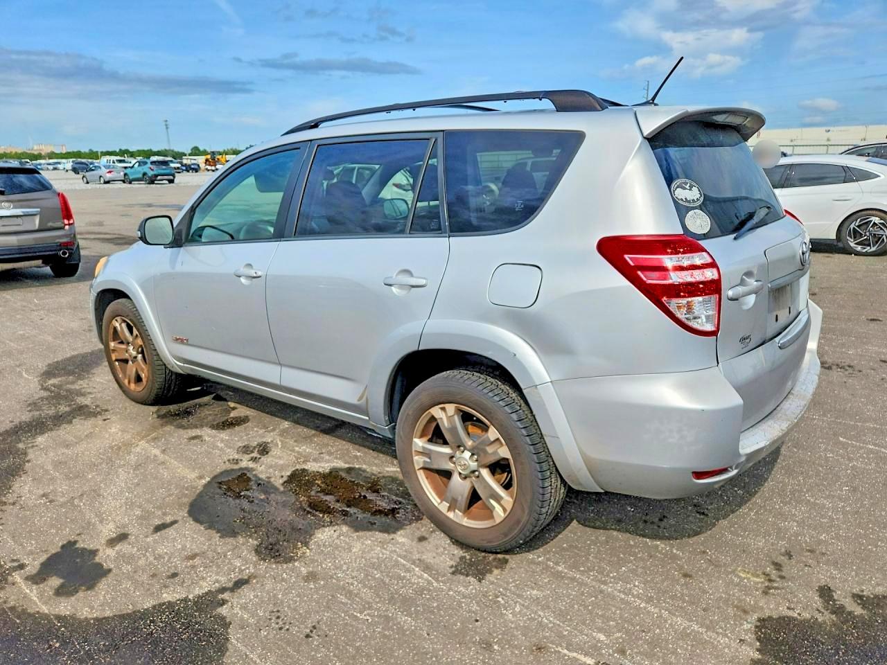 2011 Toyota Rav4 Sport Silver vin: JTMRK4DV2B5100413