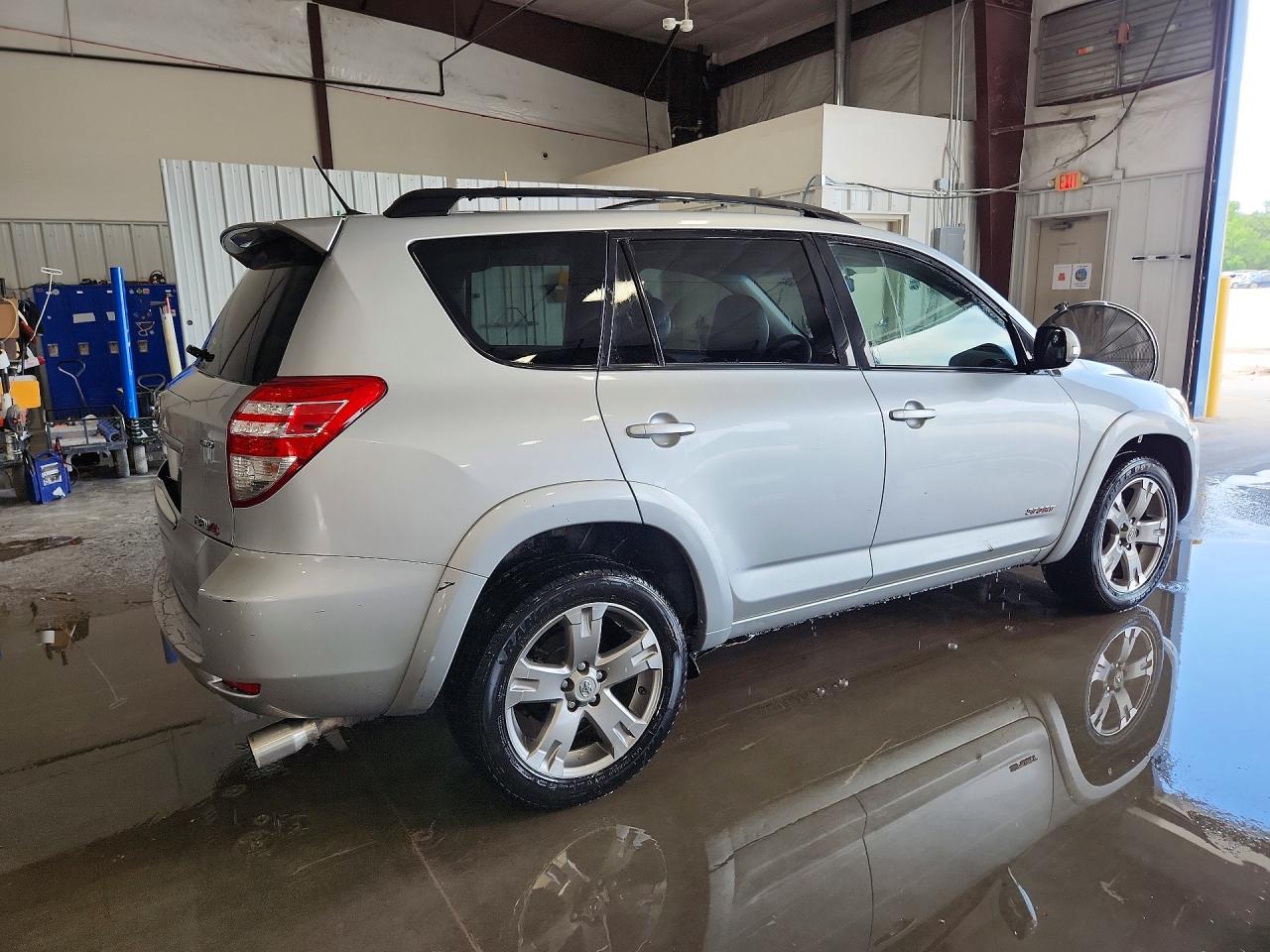 2011 Toyota Rav4 Sport Silver vin: JTMRK4DV3B5099062