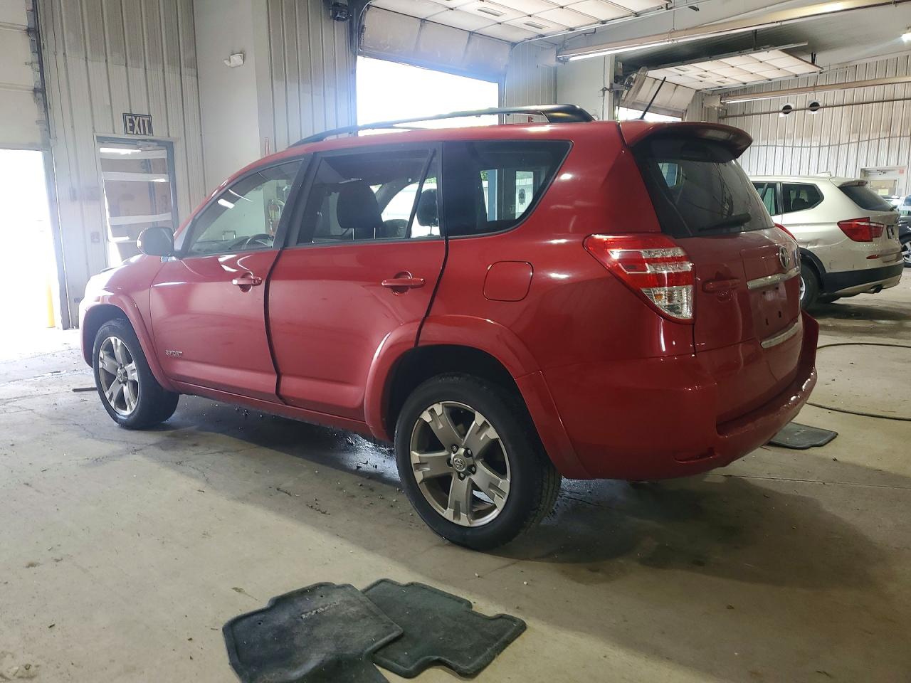 2011 Toyota Rav4 Sport Burgundy vin: JTMRK4DV6B5098990