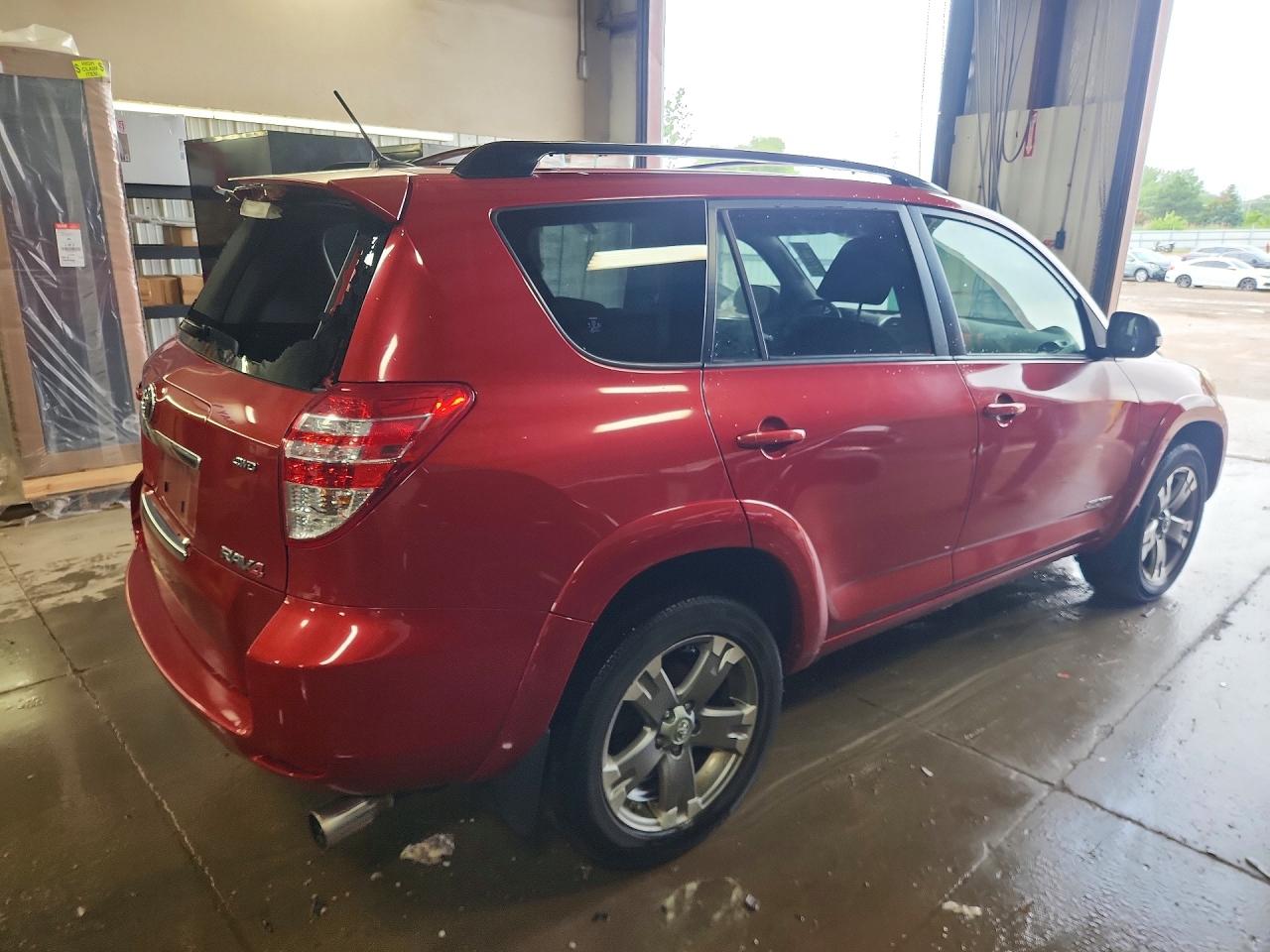 2011 Toyota Rav4 Sport Red vin: JTMRK4DV9B5100473