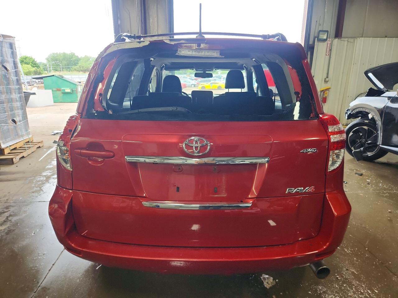2011 Toyota Rav4 Sport Red vin: JTMRK4DV9B5100473