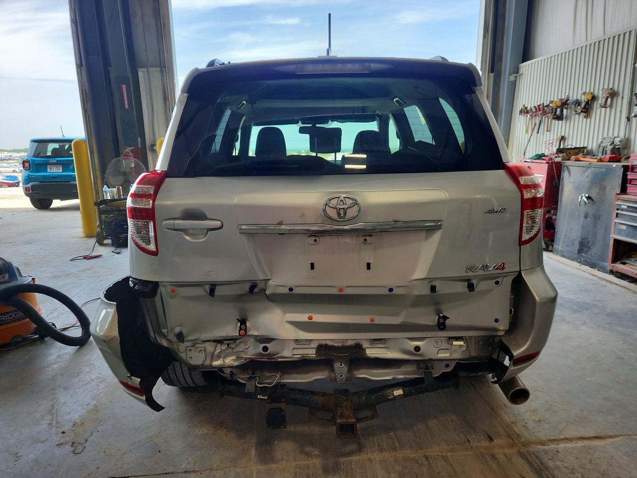 2012 Toyota Rav4 Sport Silver vin: JTMRK4DVXC5106672