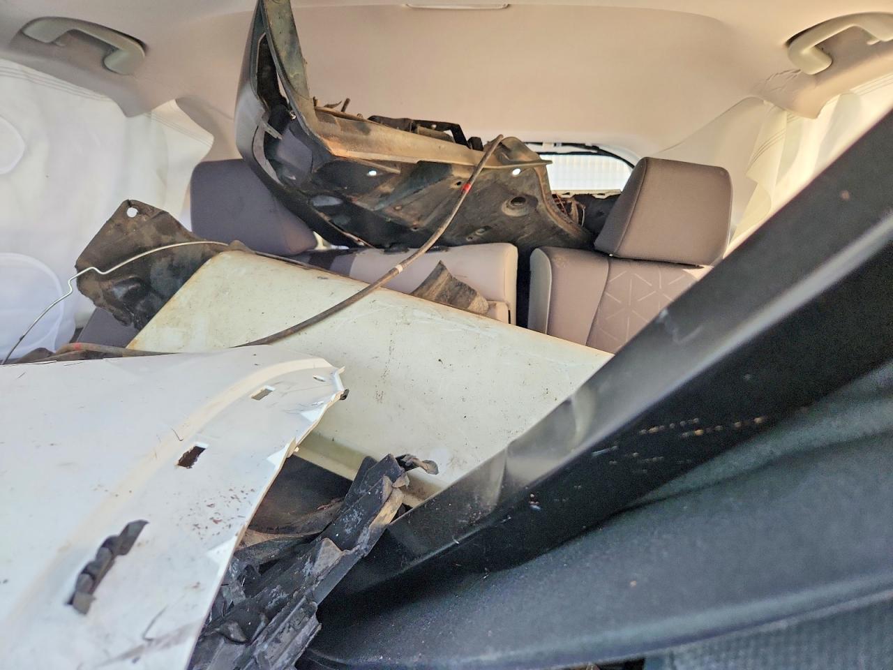 2019 Toyota Rav4 White vin: JTMRWRFV1KD041911
