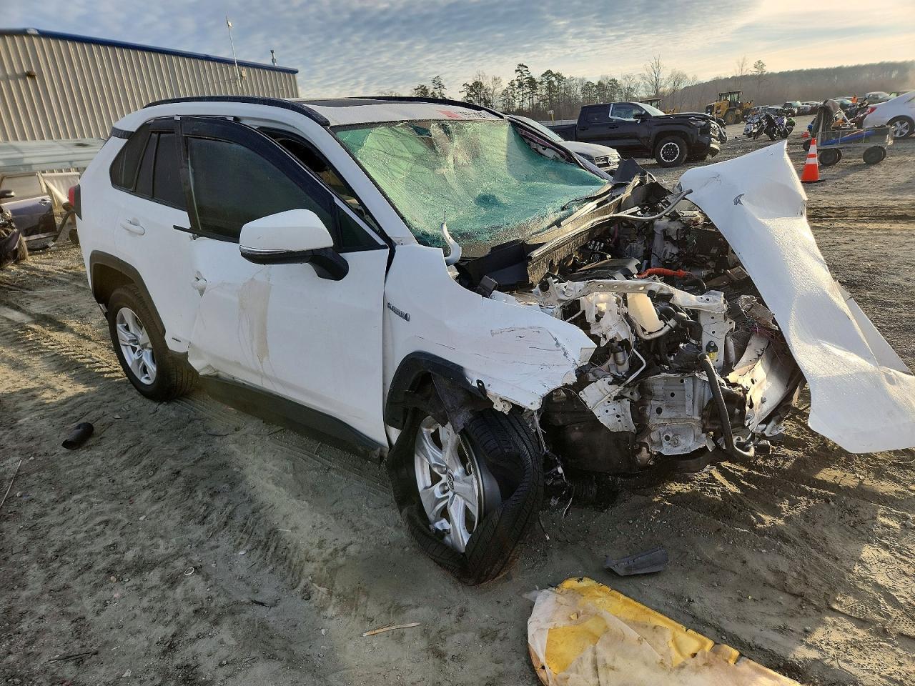 2019 Toyota Rav4 White vin: JTMRWRFV1KD041911
