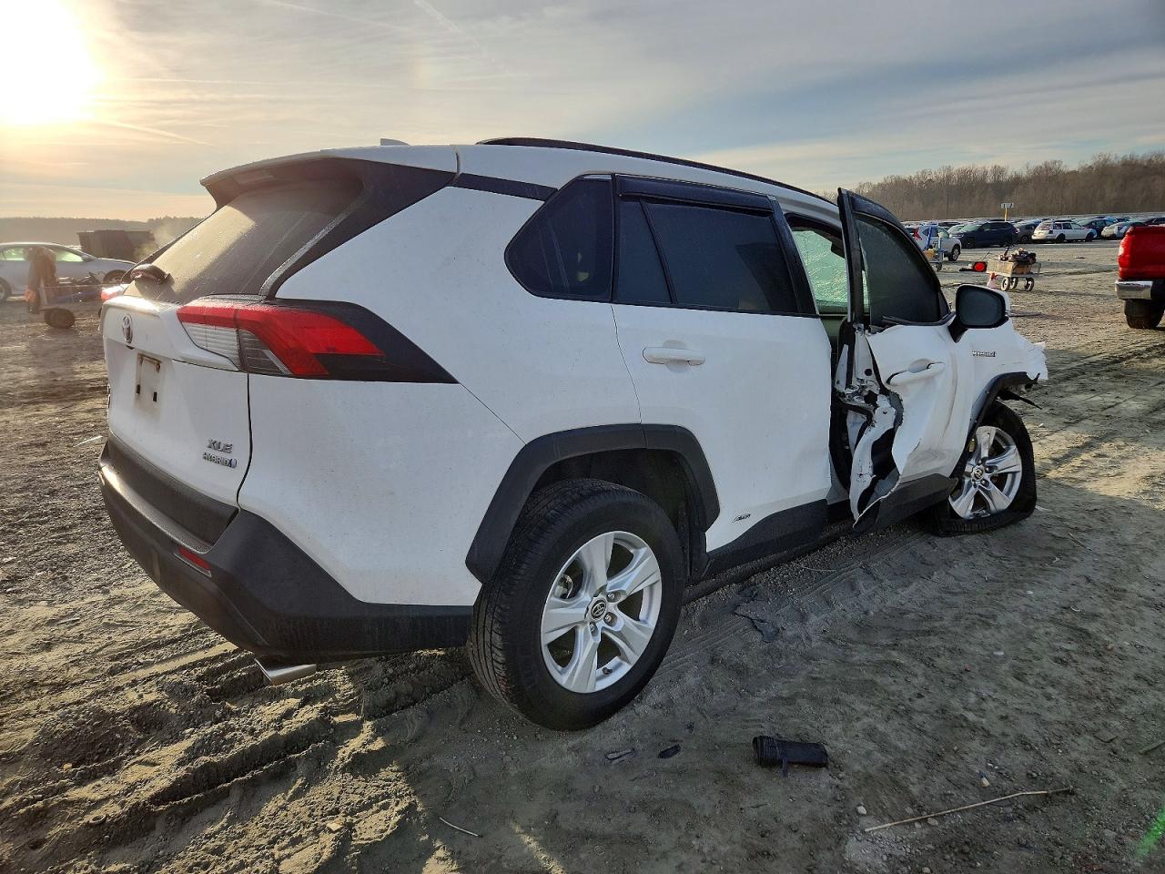 2019 Toyota Rav4 White vin: JTMRWRFV1KD041911