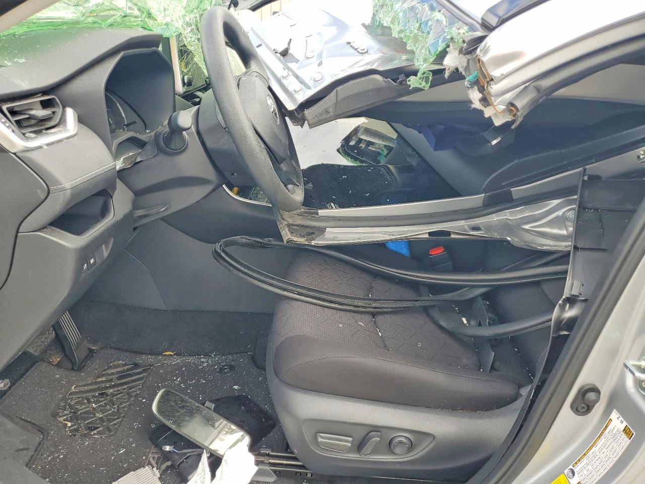 2024 Toyota Rav4 Hybrid Xle Серебряный vin: JTMRWRFV1RJ059272