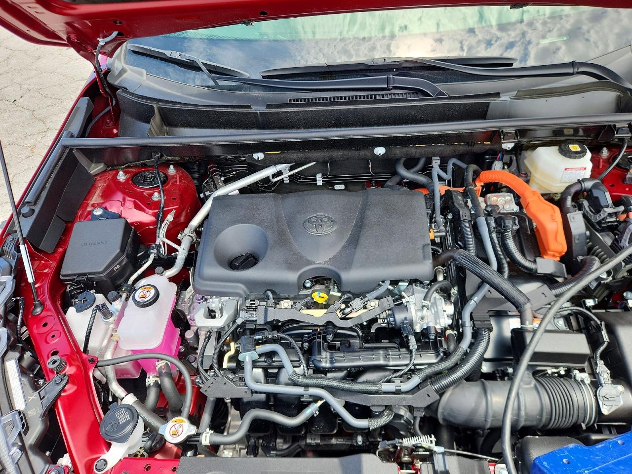 2025 Toyota Rav4 Hybrid Xle Red vin: JTMRWRFV3SD315626