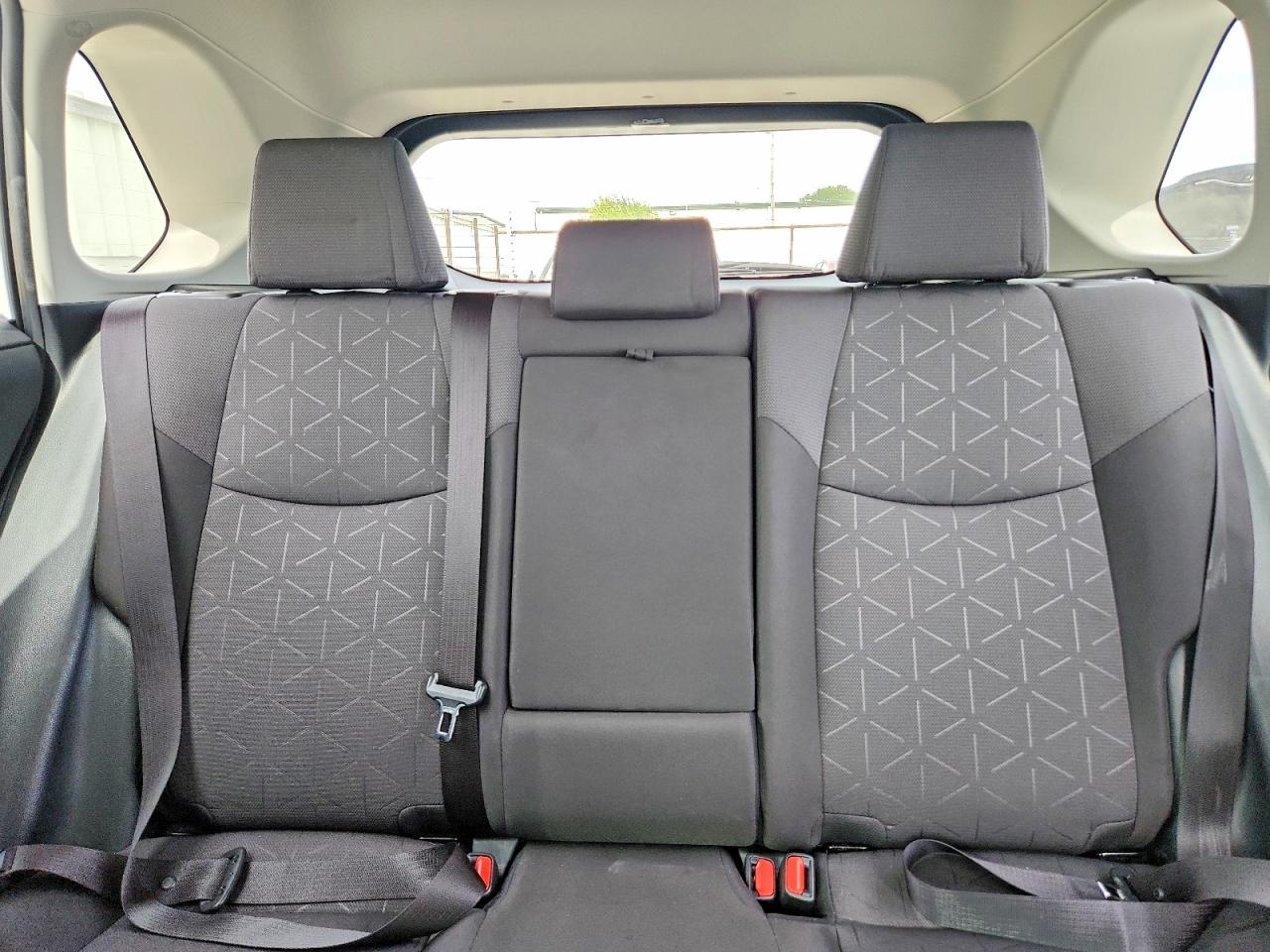 2025 Toyota Rav4 Hybrid Xle Белый vin: JTMRWRFV4SD277632