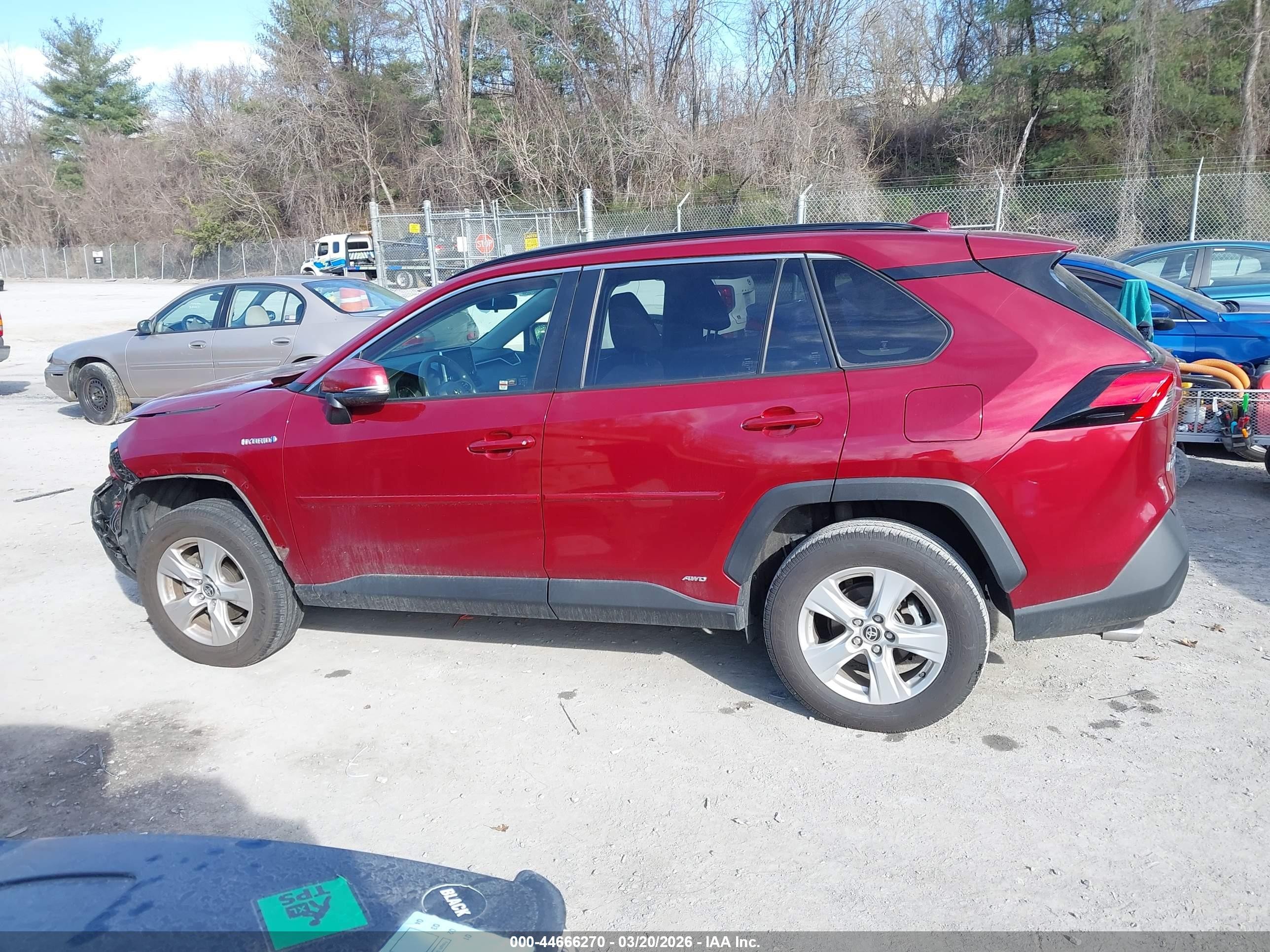 2021 Toyota Rav4 Hybrid Xle Red vin: JTMRWRFV8MD116512