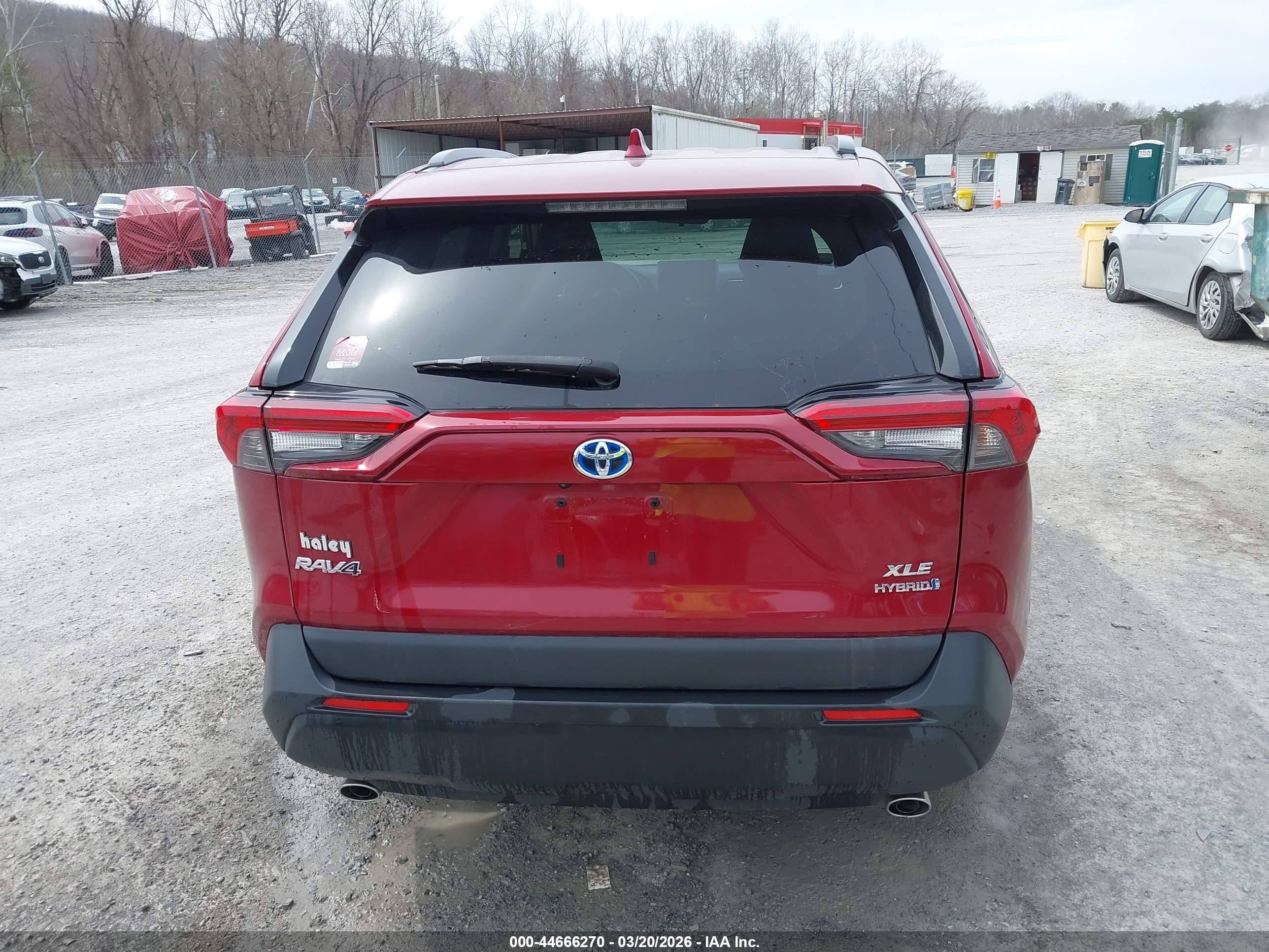2021 Toyota Rav4 Hybrid Xle Red vin: JTMRWRFV8MD116512