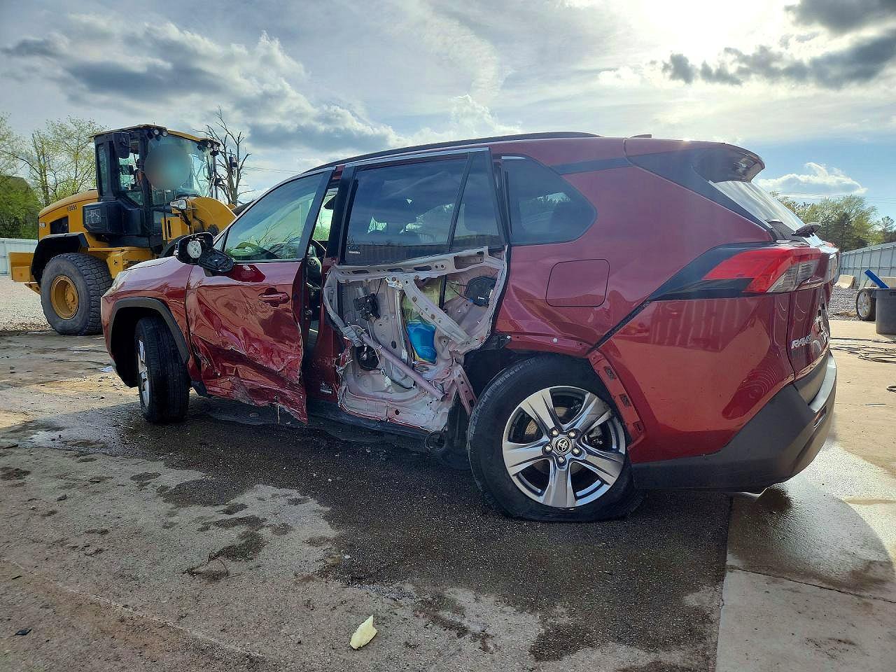 2023 Toyota Rav4 Hybrid Xle Maroon vin: JTMRWRFV8PD198634