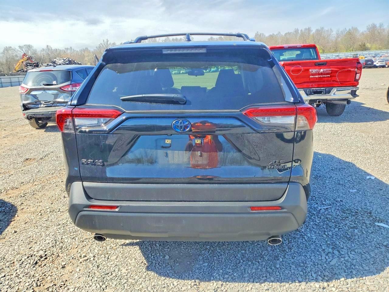 2024 Toyota Rav4 Hybrid Xle Black vin: JTMRWRFV8RD260634
