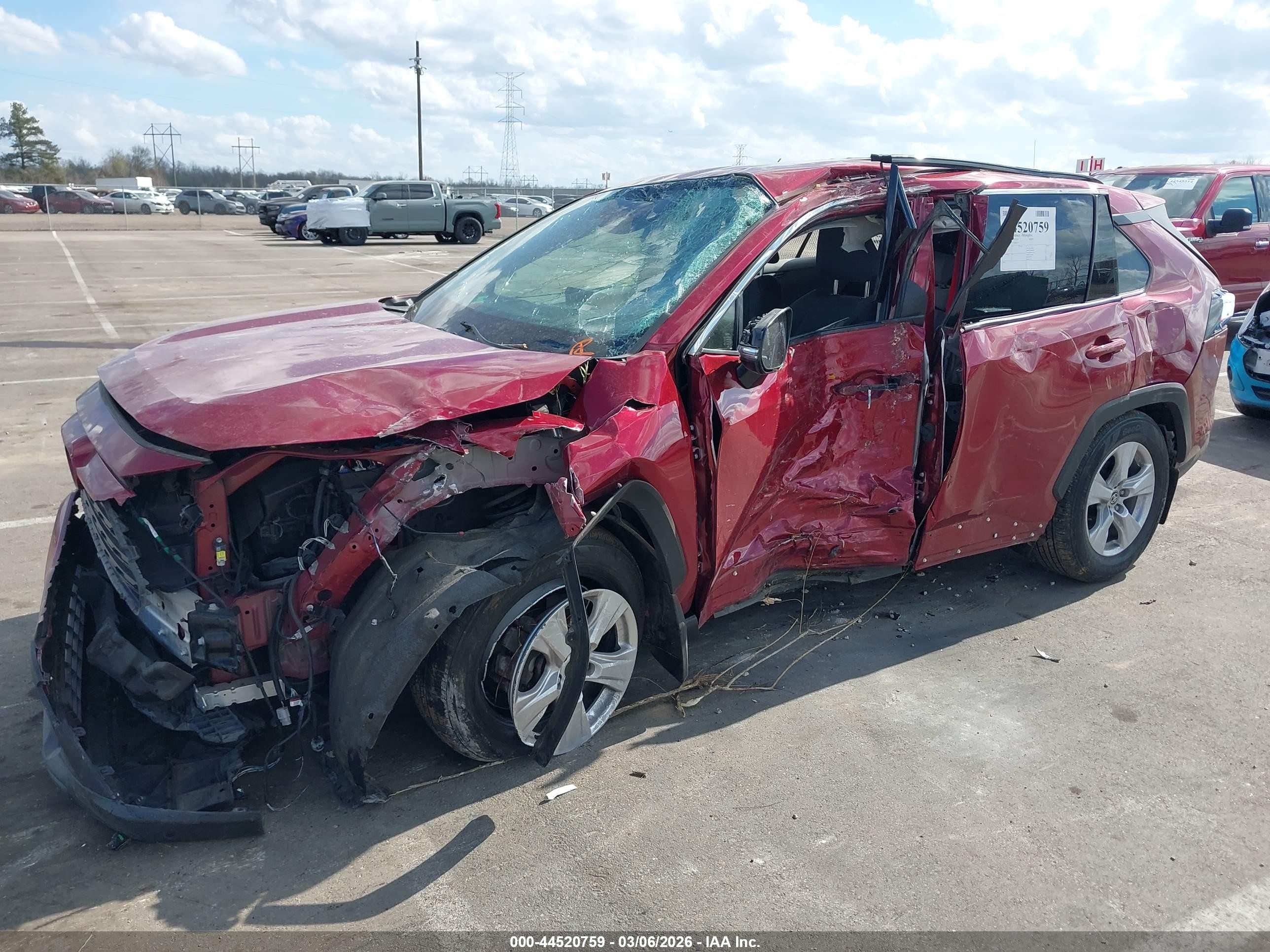 2020 Toyota Rav4 Xle Red vin: JTMW1RFV3LD052735