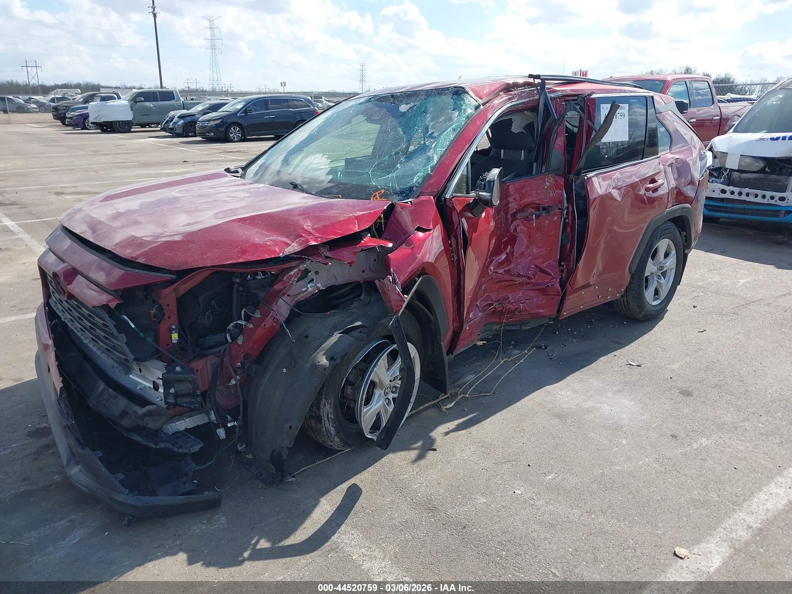 2020 Toyota Rav4 Xle Red vin: JTMW1RFV3LD052735