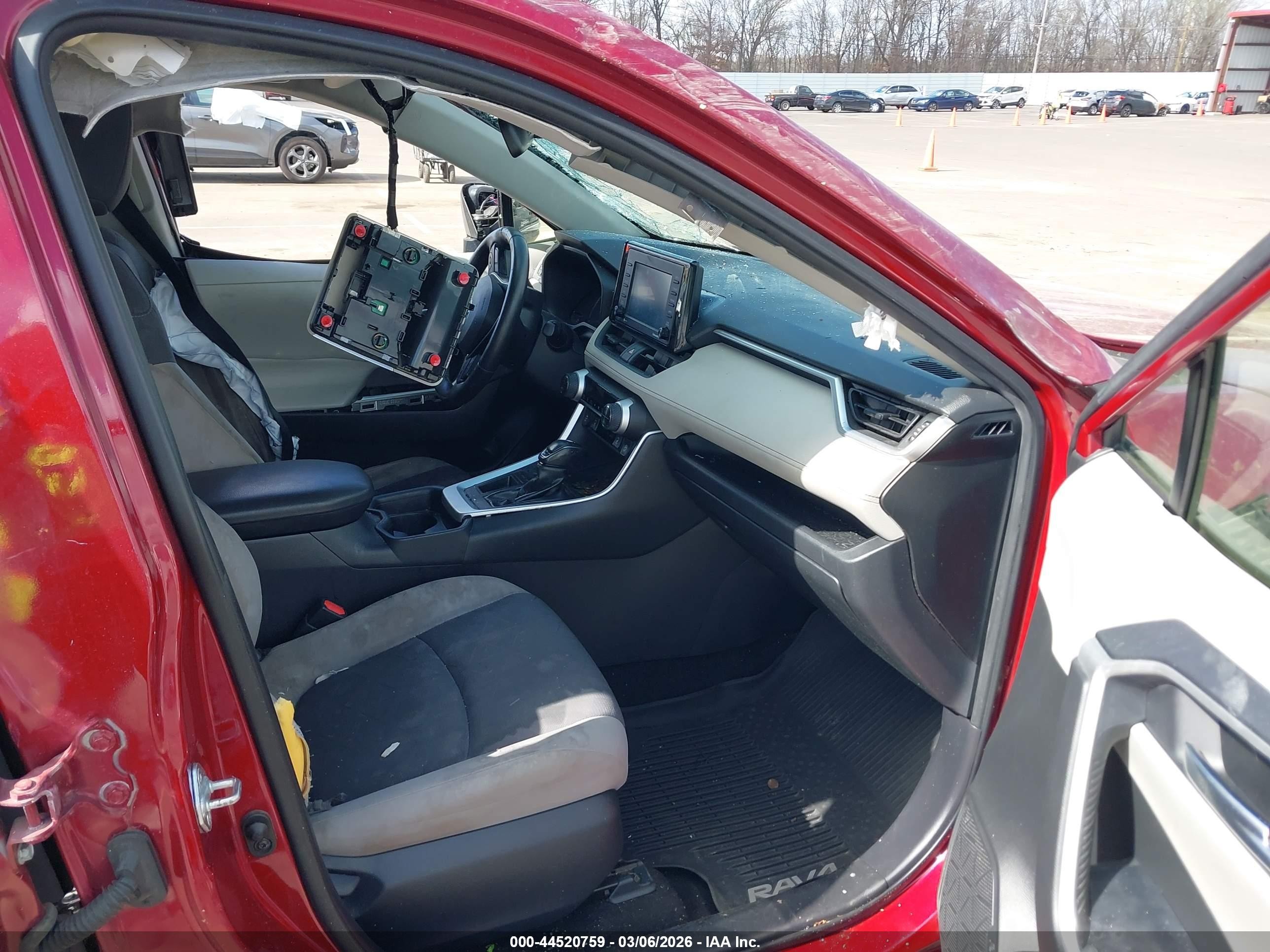 2020 Toyota Rav4 Xle Red vin: JTMW1RFV3LD052735