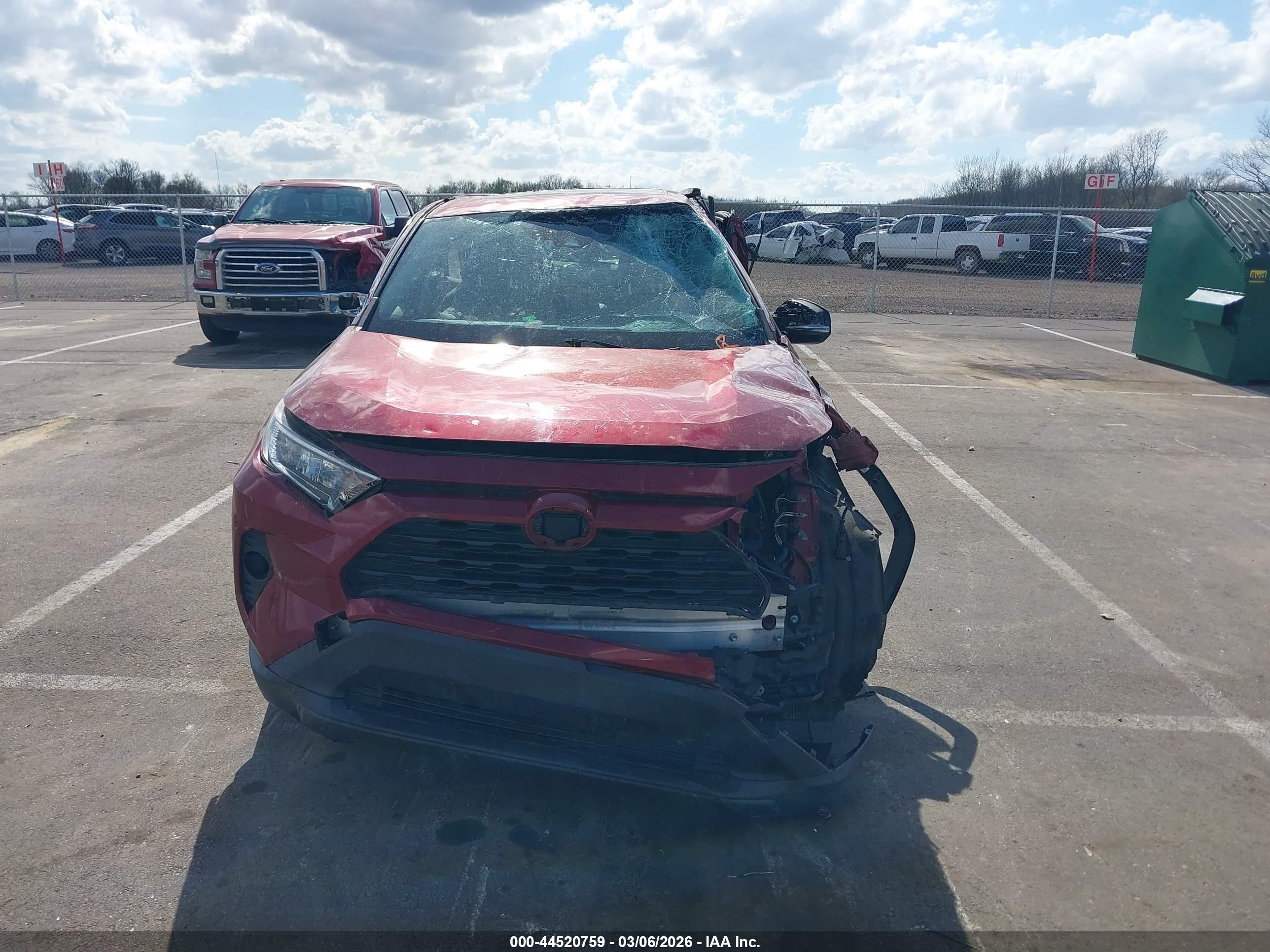 2020 Toyota Rav4 Xle Red vin: JTMW1RFV3LD052735