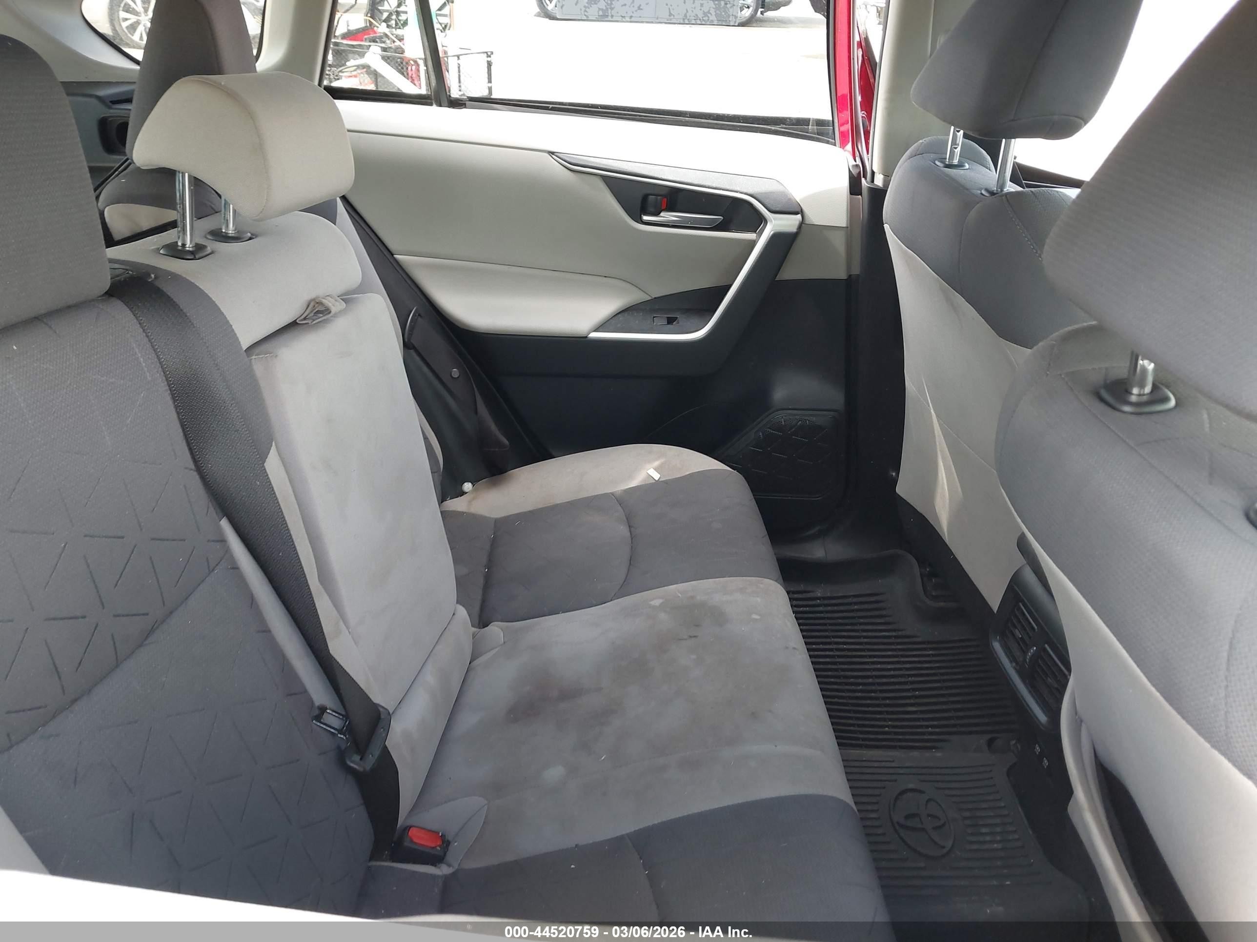 2020 Toyota Rav4 Xle Red vin: JTMW1RFV3LD052735