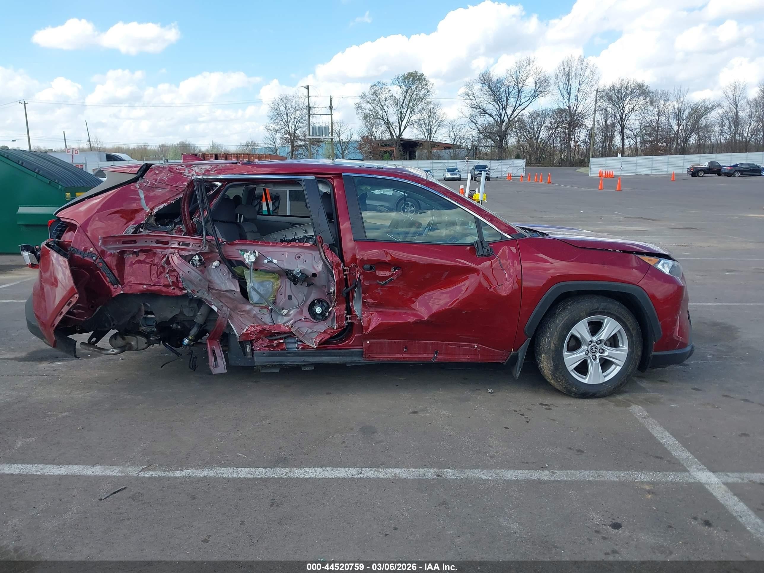 2020 Toyota Rav4 Xle Red vin: JTMW1RFV3LD052735
