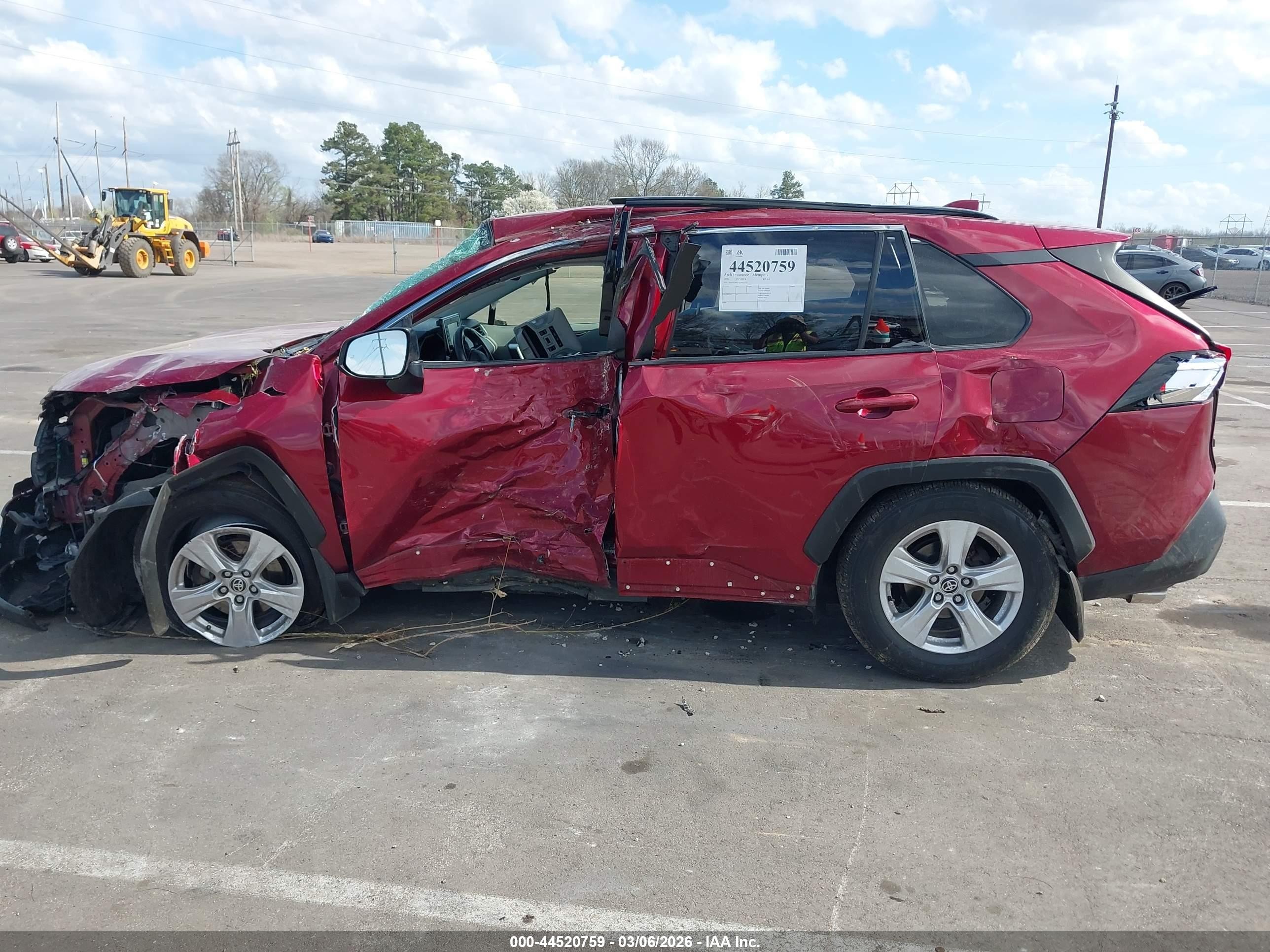 2020 Toyota Rav4 Xle Red vin: JTMW1RFV3LD052735