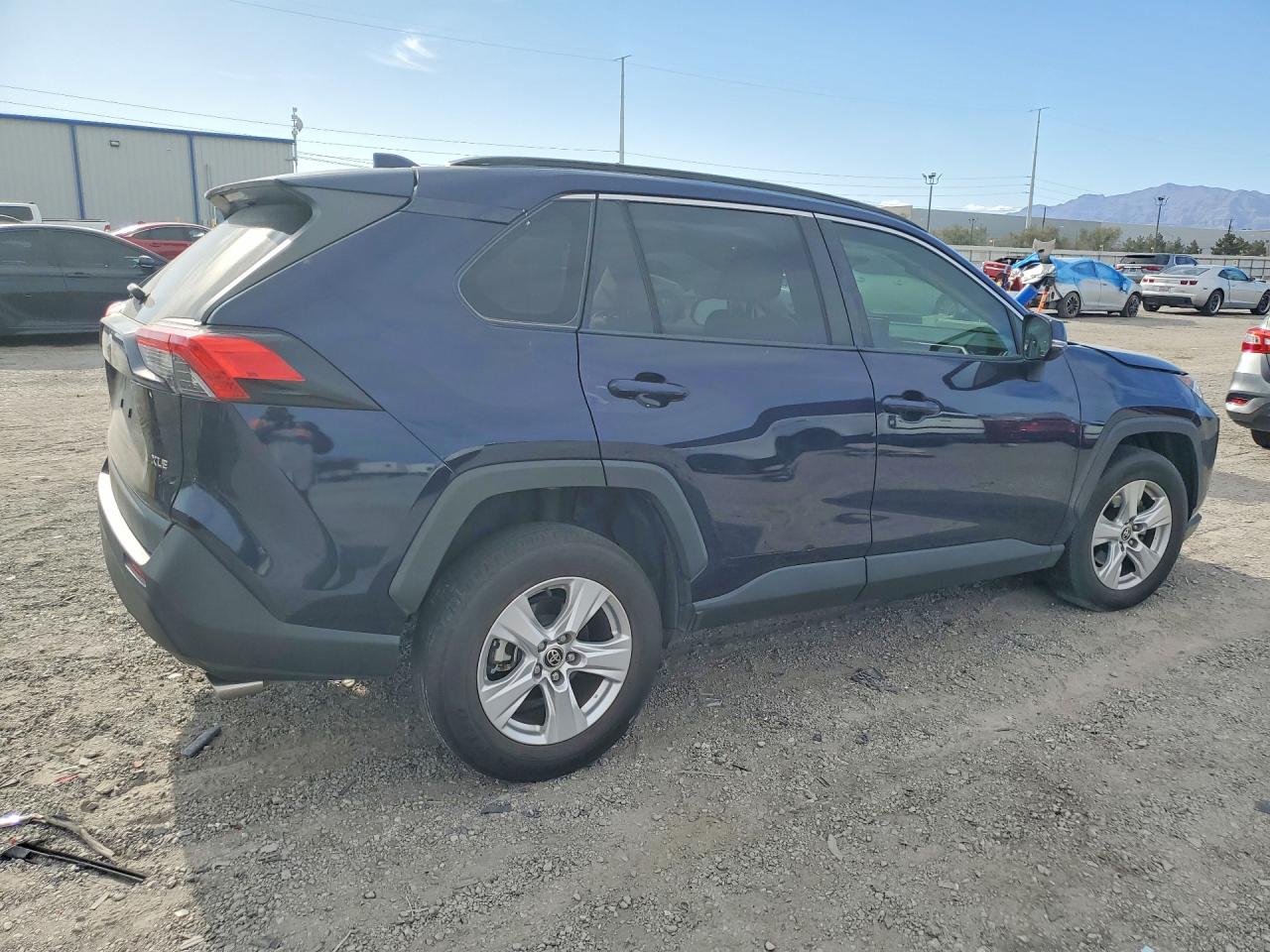2021 Toyota Rav4 Xle Синий vin: JTMW1RFV7MD065537