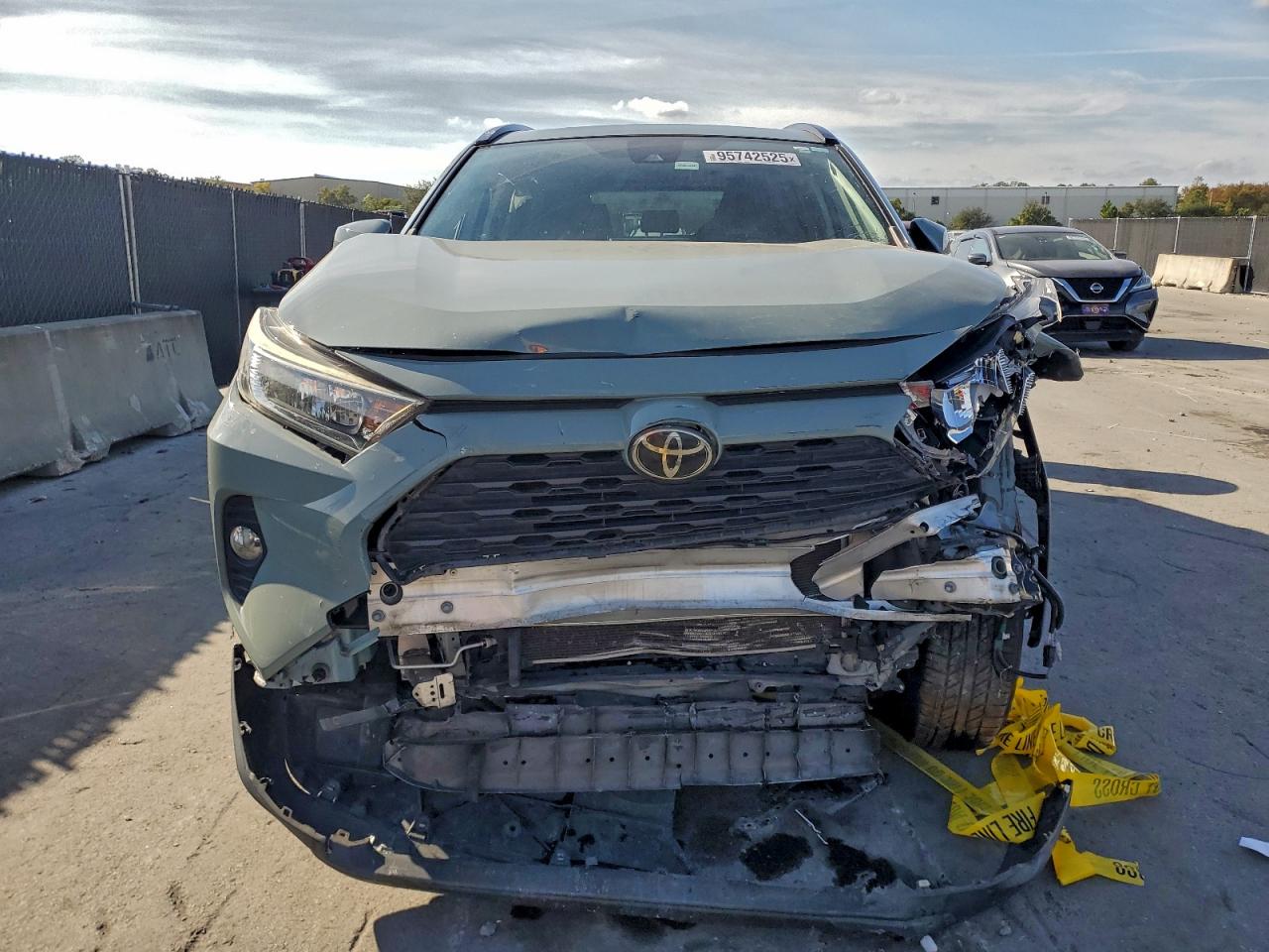 2019 Toyota Rav4 Xle Зеленый vin: JTMW1RFV9KD032214