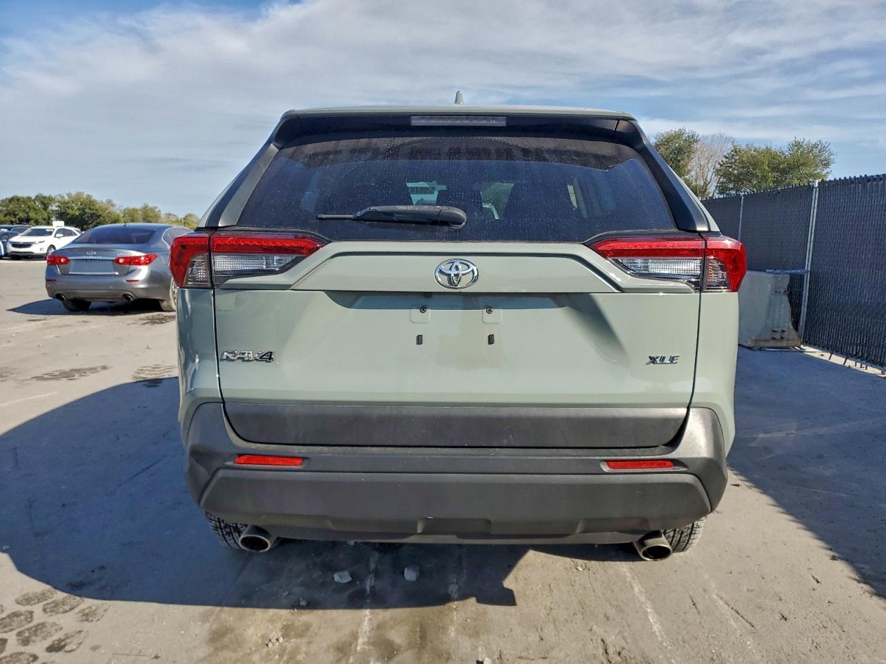 2019 Toyota Rav4 Xle Зеленый vin: JTMW1RFV9KD032214