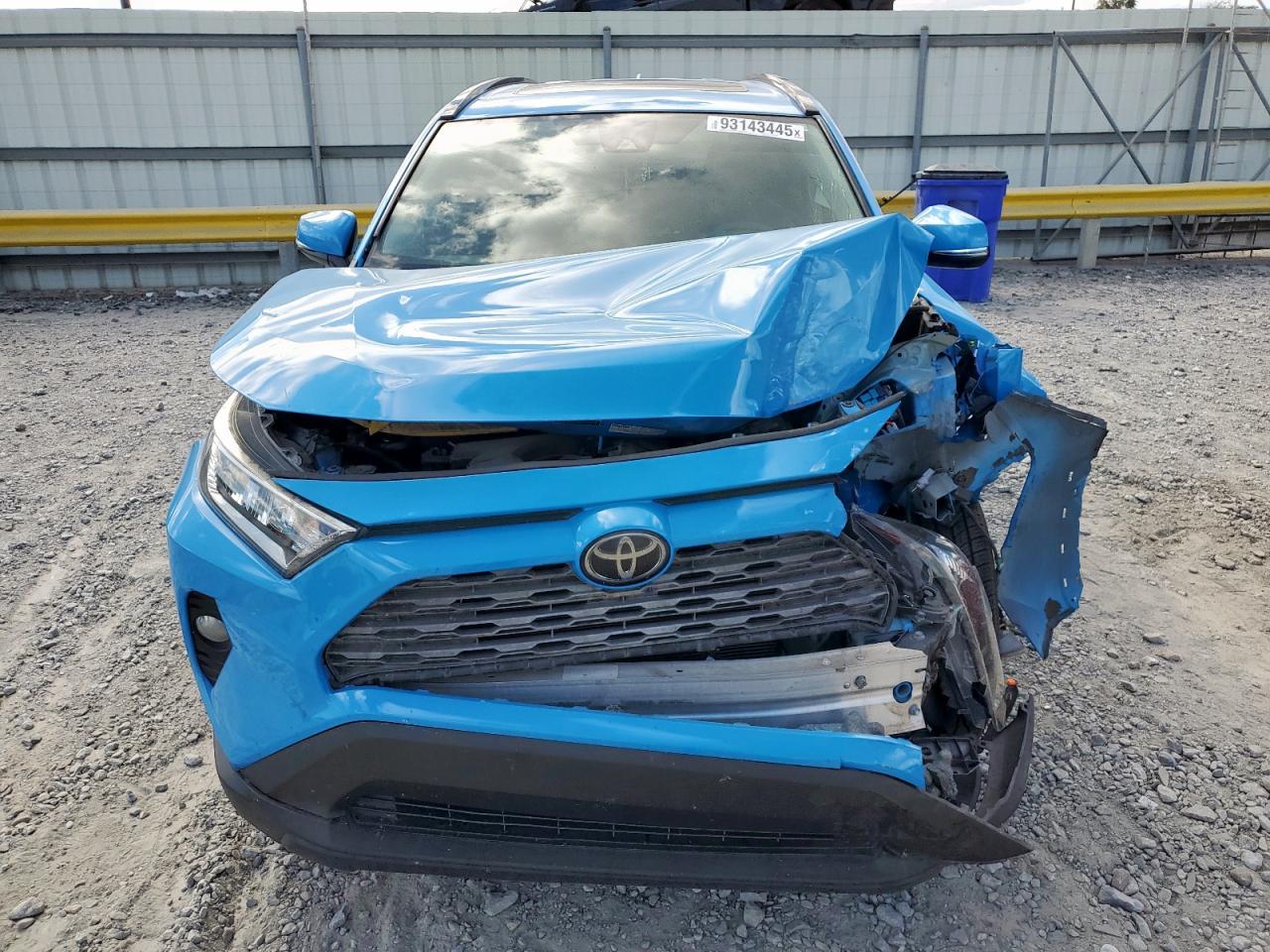 2020 Toyota Rav4 Xle Blue vin: JTMW1RFV9LD045028