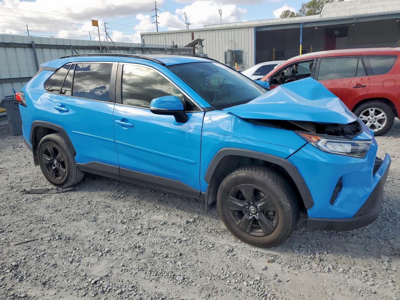 2020 Toyota Rav4 Xle Blue vin: JTMW1RFV9LD045028
