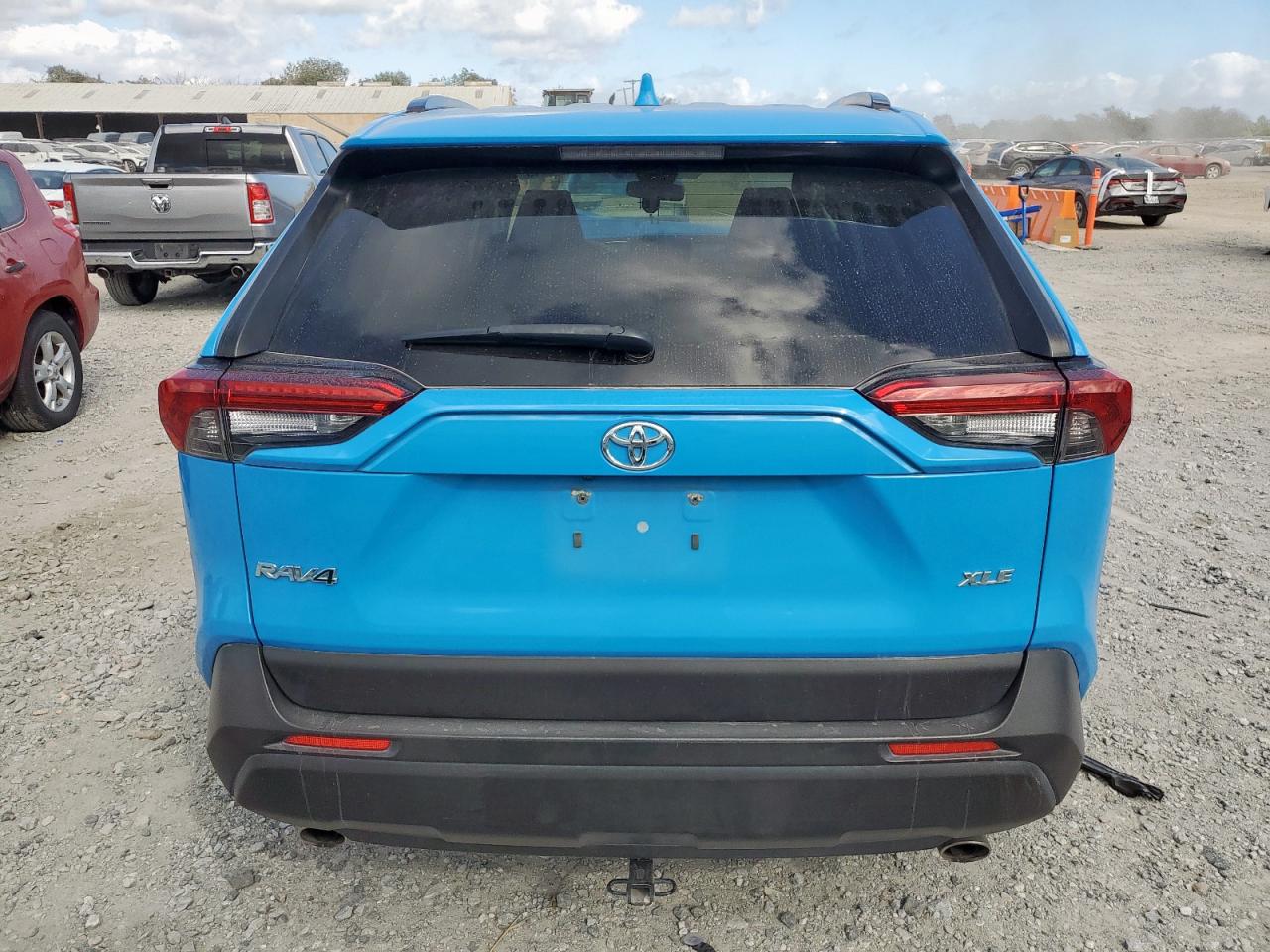 2020 Toyota Rav4 Xle Blue vin: JTMW1RFV9LD045028