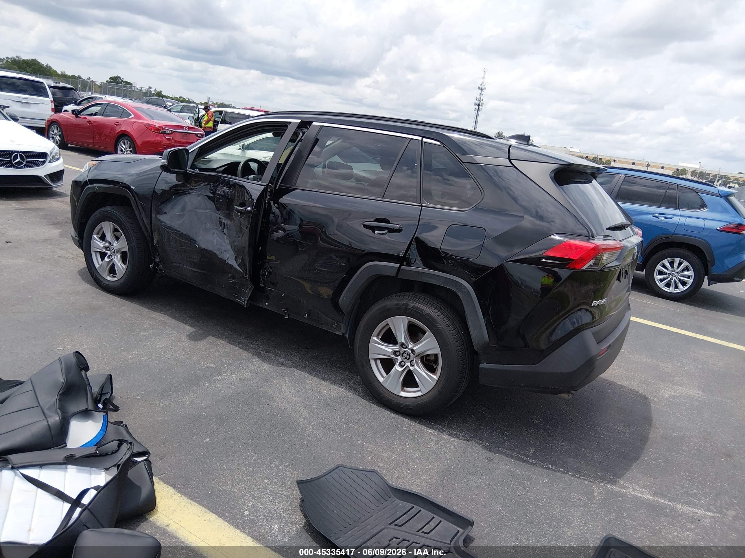 2021 Toyota Rav4 Xle Black vin: JTMW1RFV9MD066768
