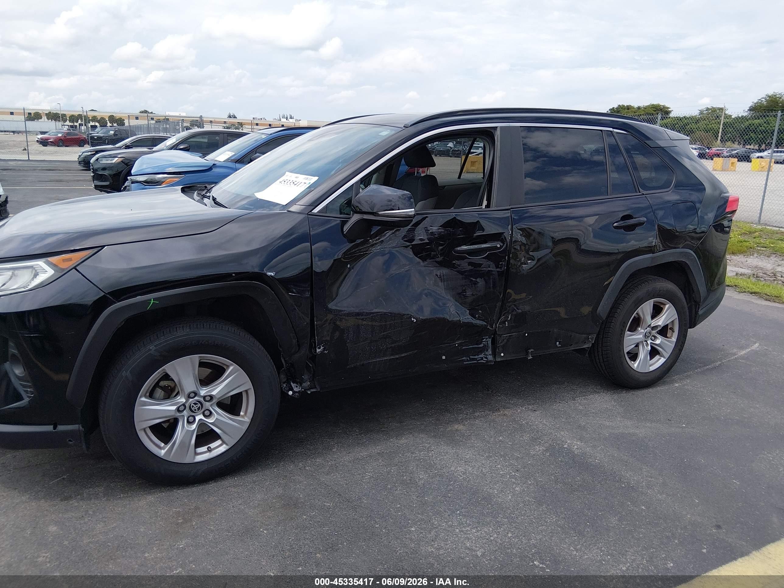 2021 Toyota Rav4 Xle Black vin: JTMW1RFV9MD066768