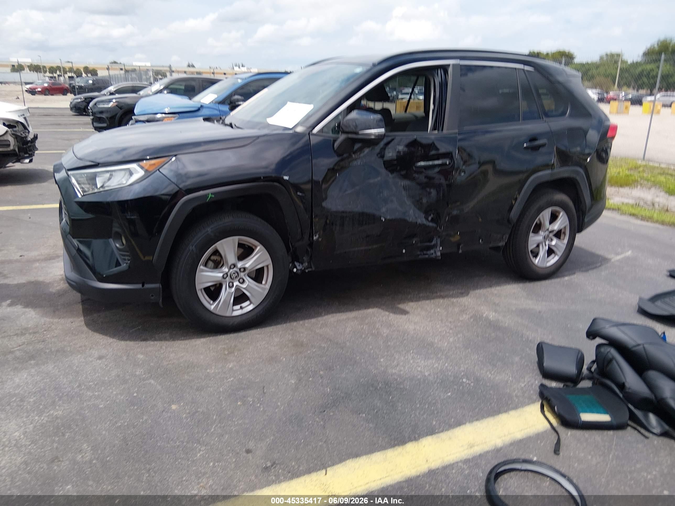 2021 Toyota Rav4 Xle Black vin: JTMW1RFV9MD066768