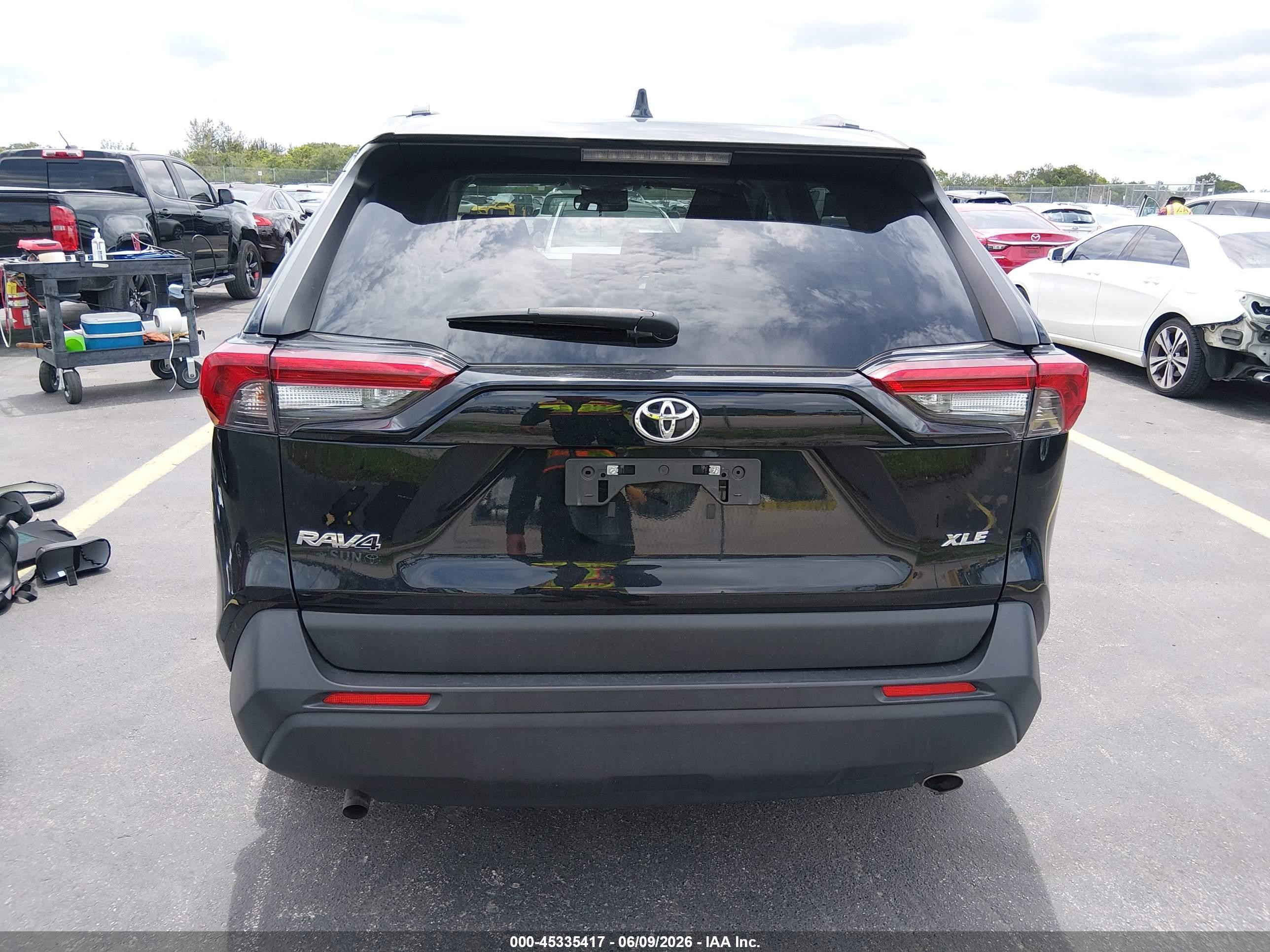 2021 Toyota Rav4 Xle Black vin: JTMW1RFV9MD066768