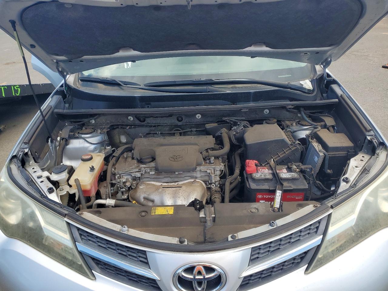 2015 Toyota Rav4 Xle Серебряный vin: JTMWFREV0FJ034296