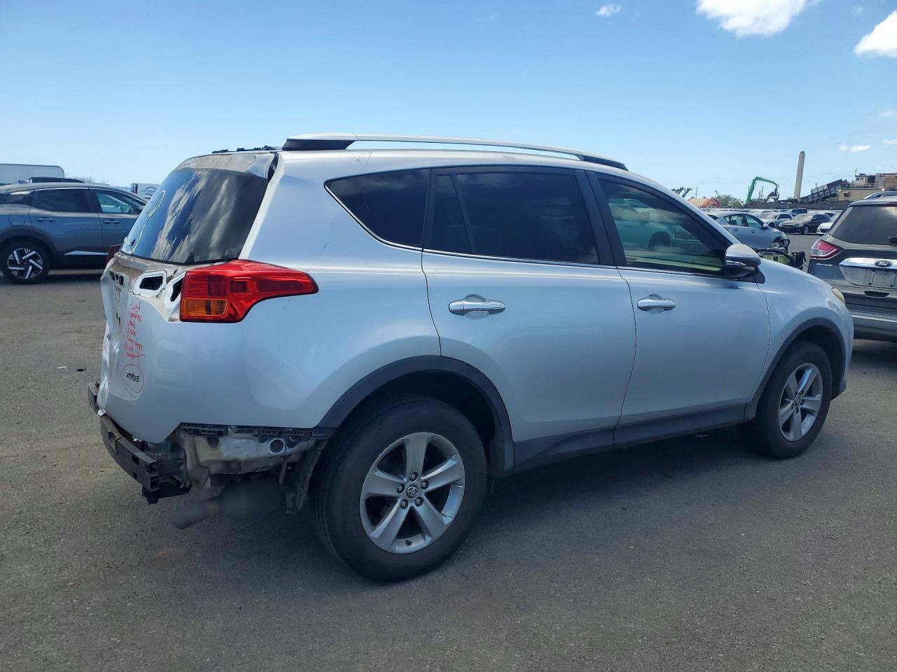 2015 Toyota Rav4 Xle Серебряный vin: JTMWFREV0FJ034296