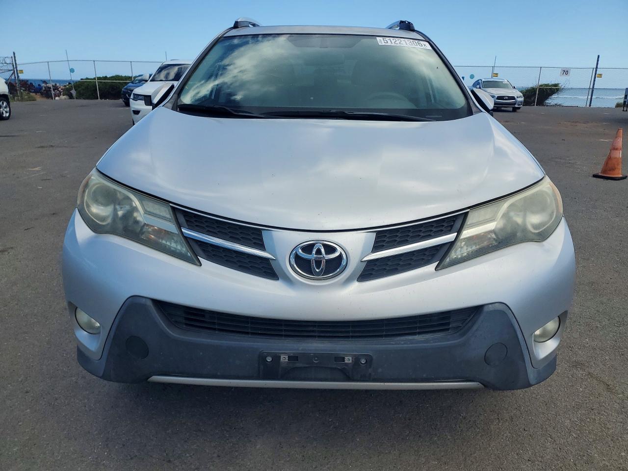 2015 Toyota Rav4 Xle Серебряный vin: JTMWFREV0FJ034296